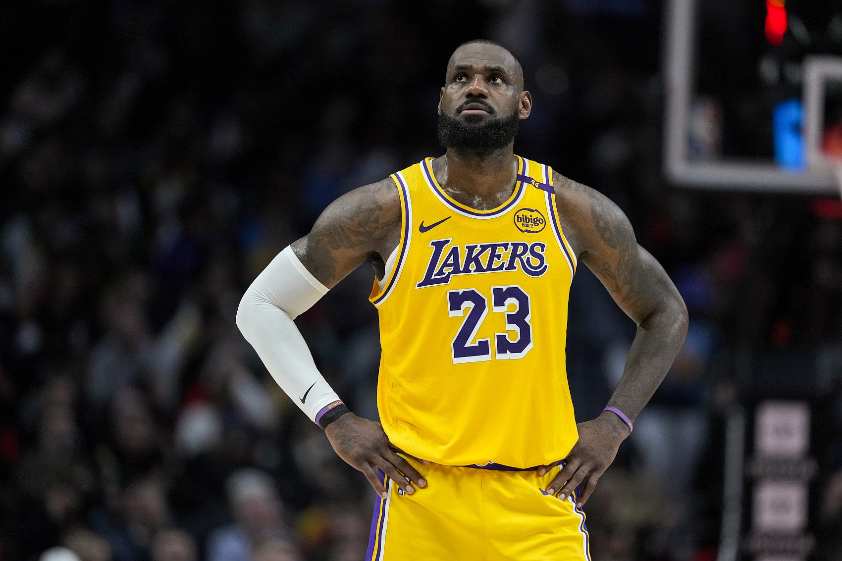  就差一分！預(yù)測一下詹姆斯會以什么樣的方式達成五萬分里程碑？