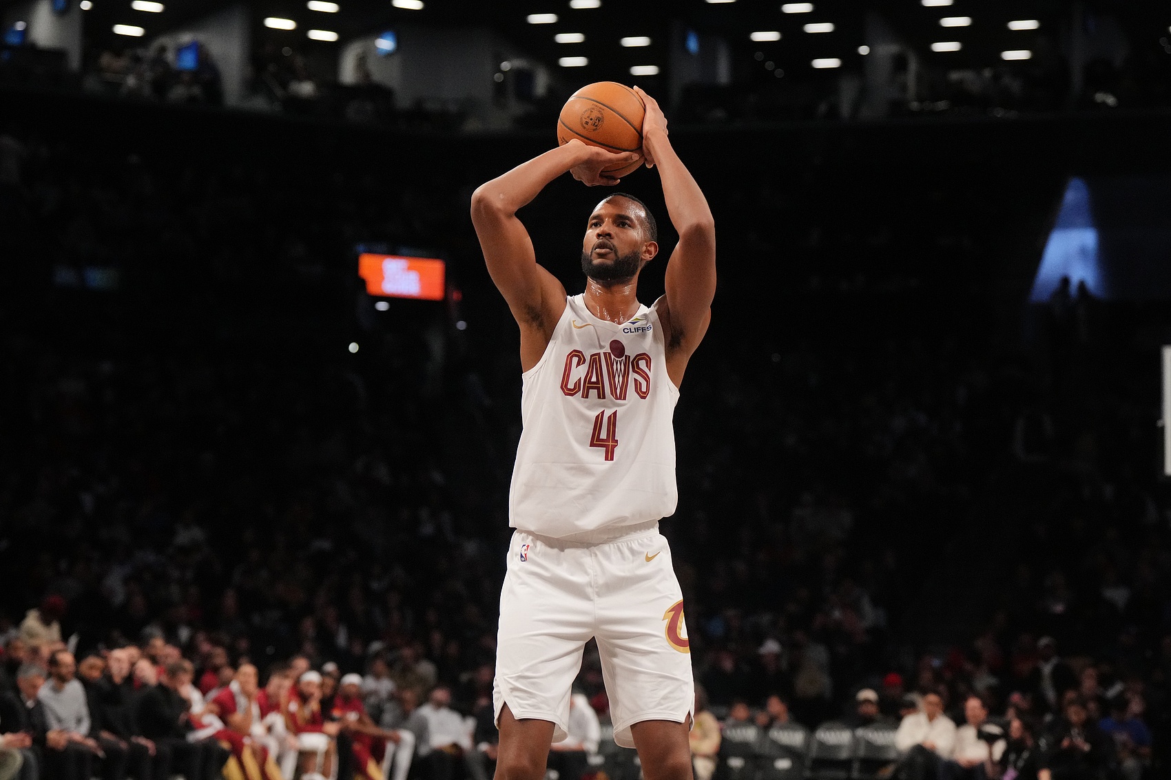  犯滿離場(chǎng)！小莫布里14中6拿到20分8板3助1帽 末節(jié)獨(dú)得10分