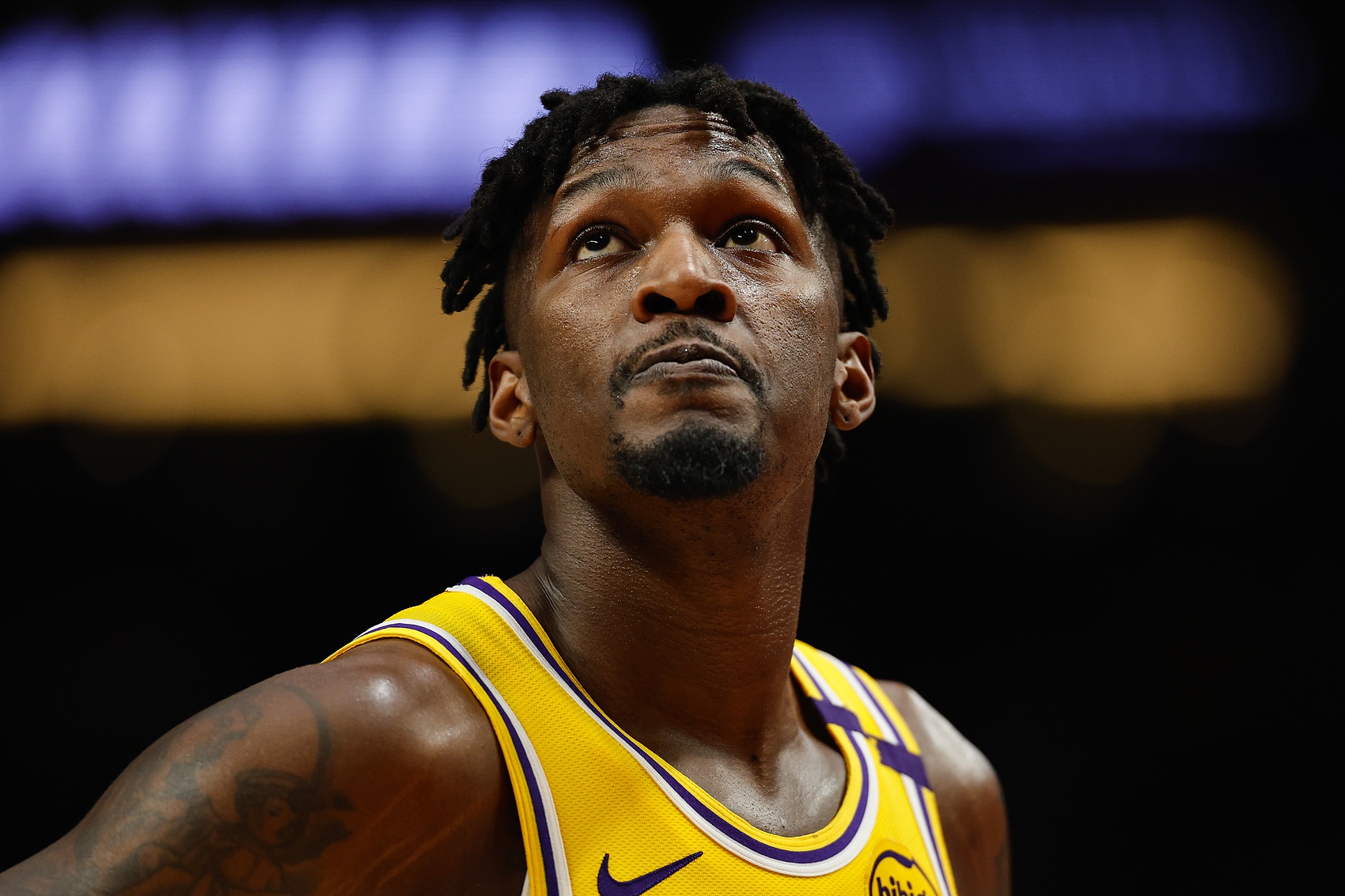  都挺差！芬尼-史密斯4中1得2分2板 古德溫3中1得4分3板