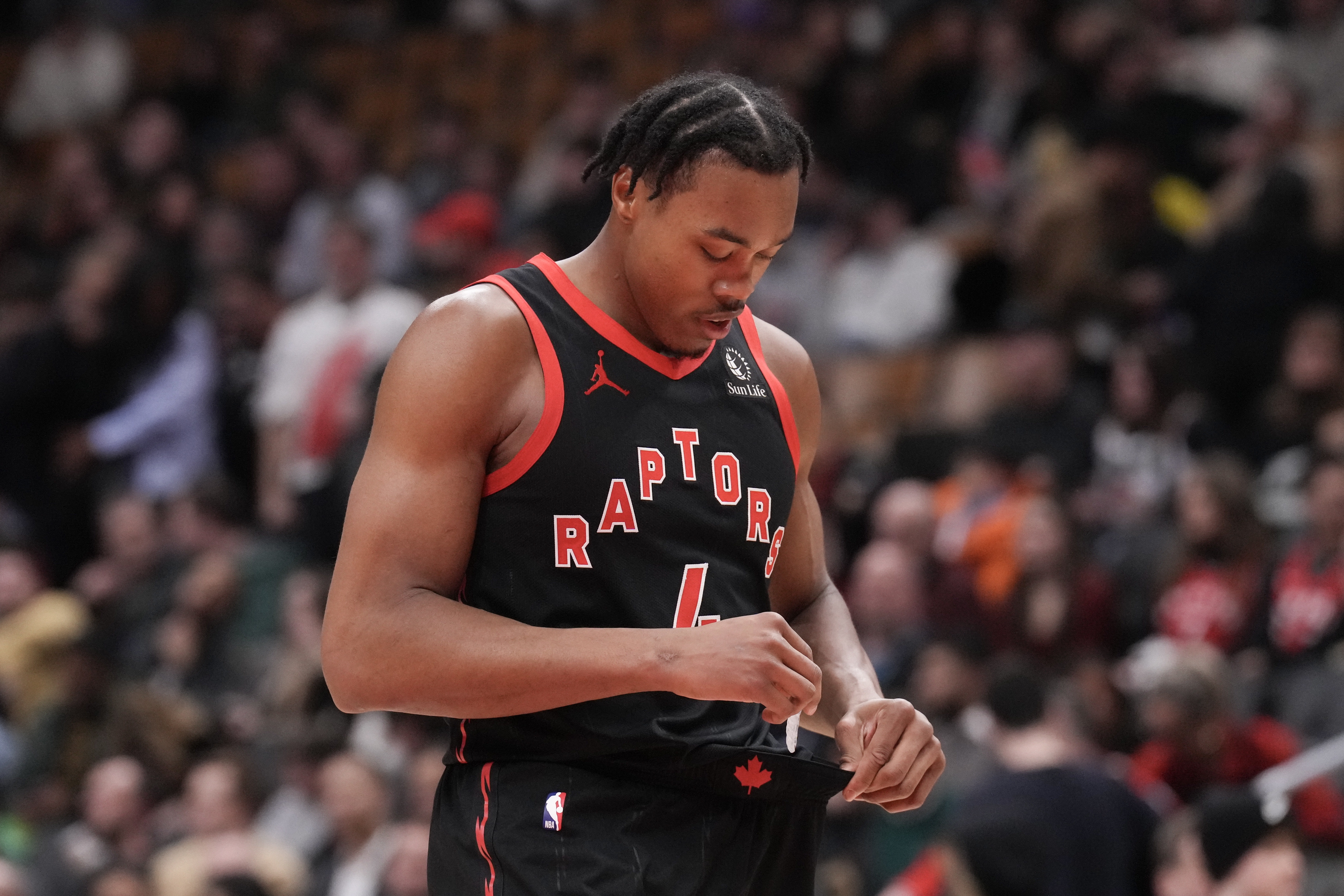  太鐵了！巴恩斯16中4拿到18分&球隊(duì)最后一攻被放在替補(bǔ)席