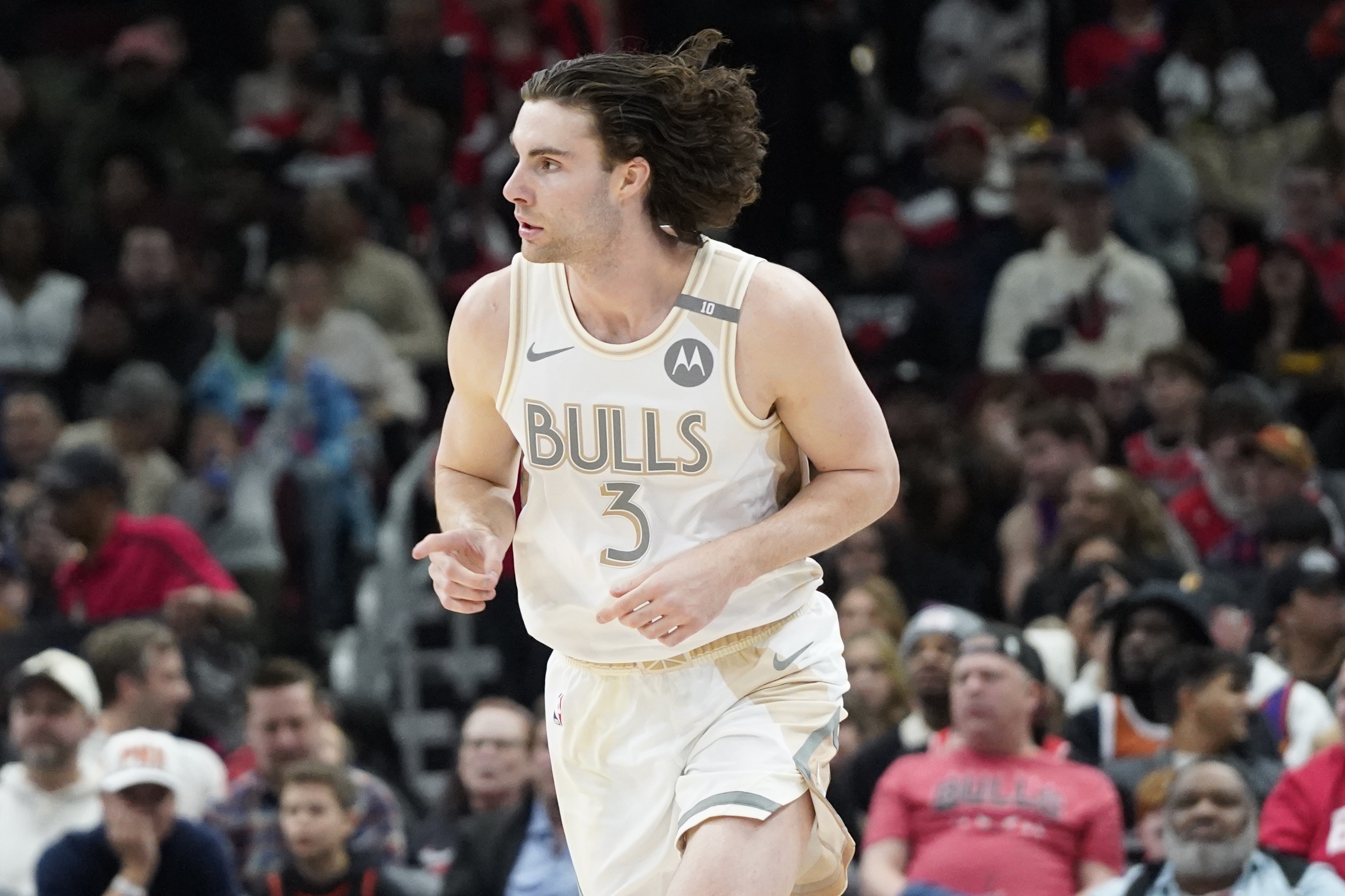  明天公?？蛻?zhàn)湖人 基迪復(fù)出可以出戰(zhàn) 許爾特大概率出戰(zhàn)比賽