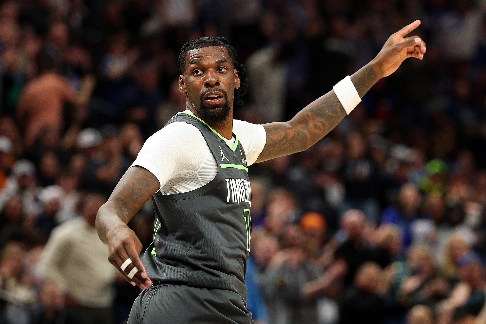  手感冰涼！納茲-里德半場8投僅1中拿到2分6板 正負(fù)值-15