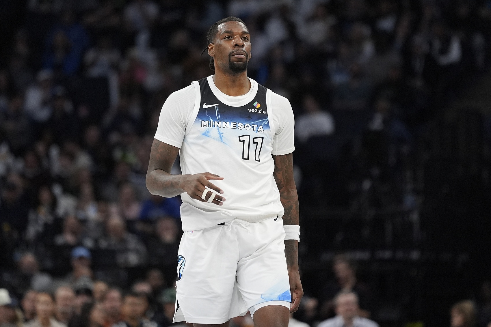  都不錯！里德13投6中得到15分5板6助 迪文10投4中得到13分3助