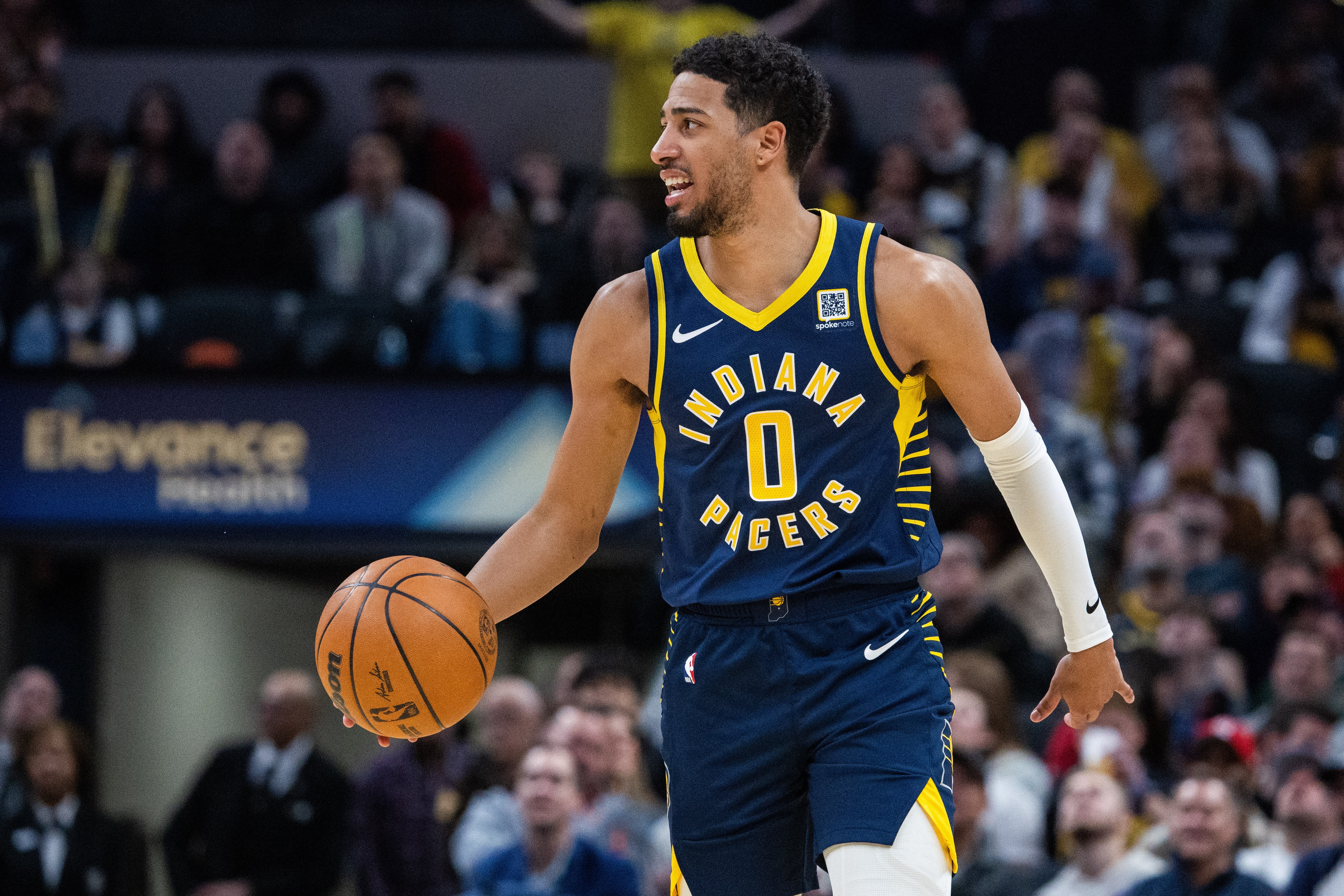  主打串聯(lián)！哈利伯頓12中7&三分4中2穩(wěn)定貢獻(xiàn)17分5板12助3斷