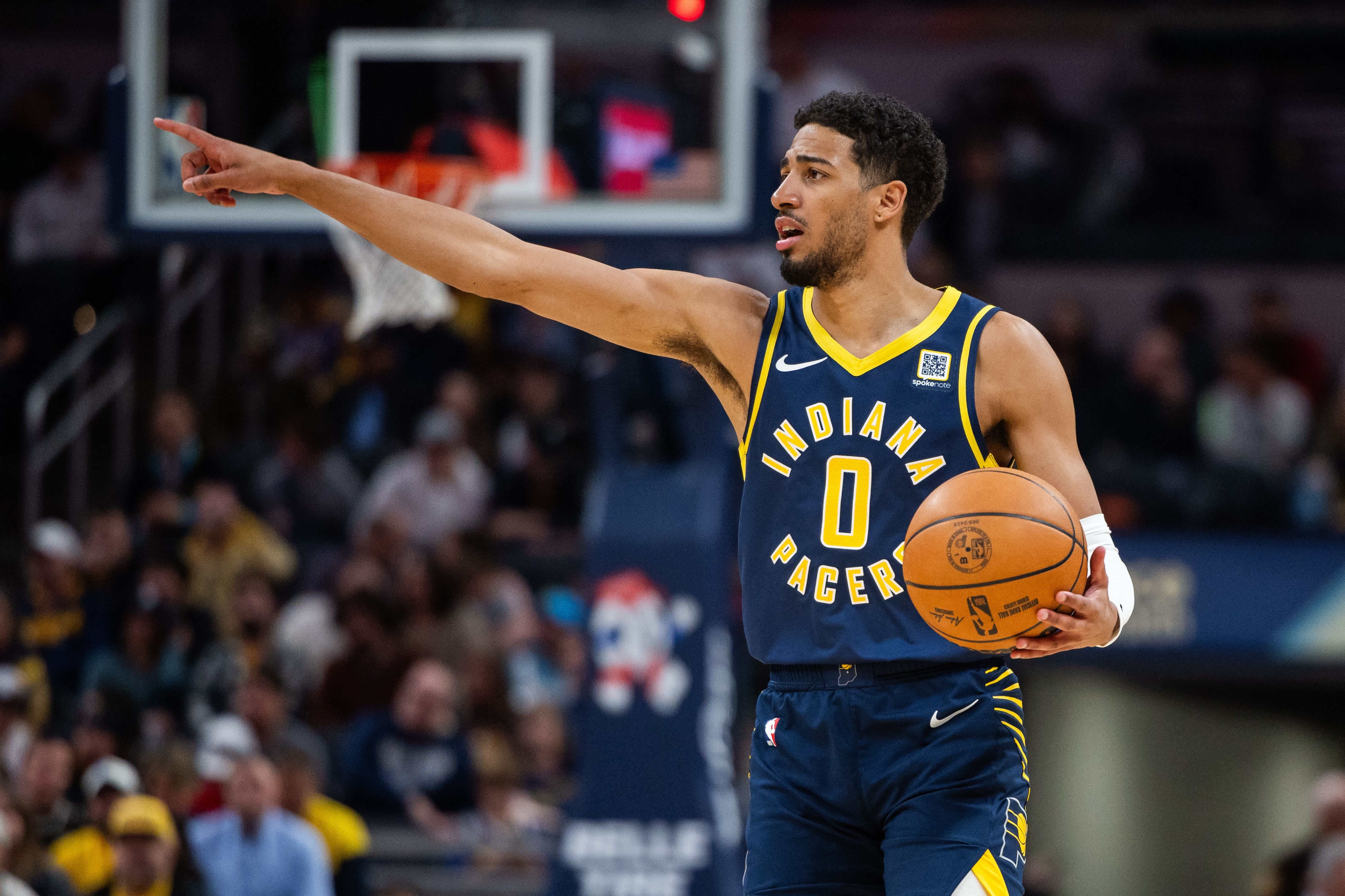  助失比大神！哈利伯頓單賽季失誤破百前助攻達(dá)到500 歷史首人！