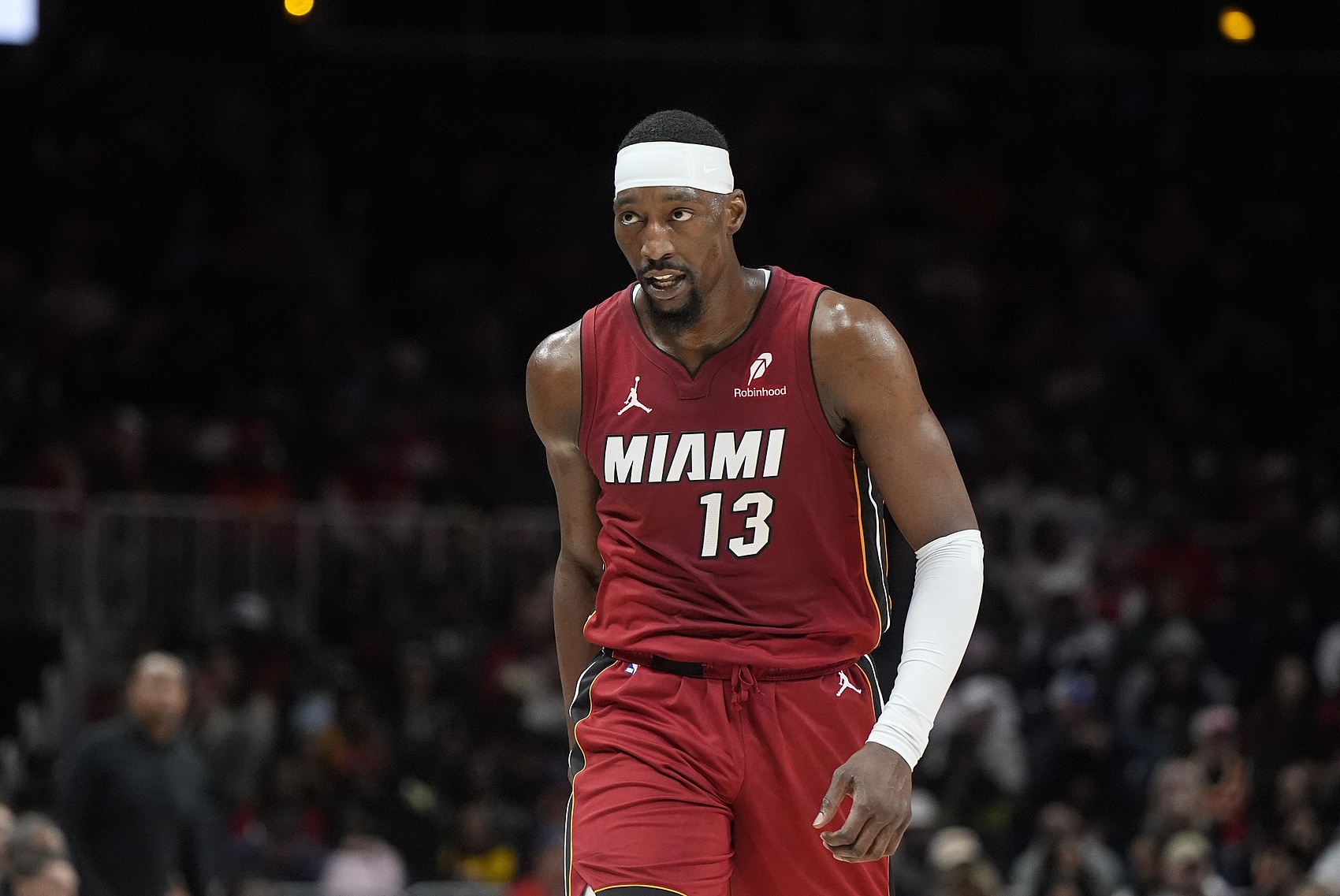  扛起球隊(duì)！阿德巴約半場(chǎng)10中6拿到16分5板2助 首節(jié)10分