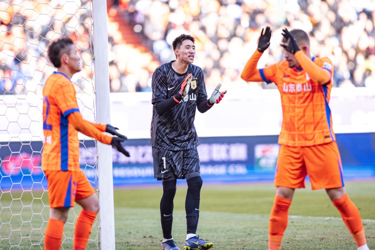  魯媒：今日泰山29人參加與大連賽前訓(xùn)練，于金永有望擔(dān)任首發(fā)門將