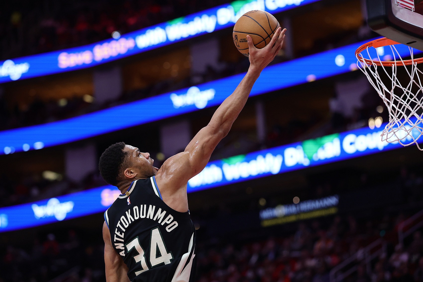  被追夢限制得很難受！字母哥16中5得20分9板7助3斷2帽 罰球15中10