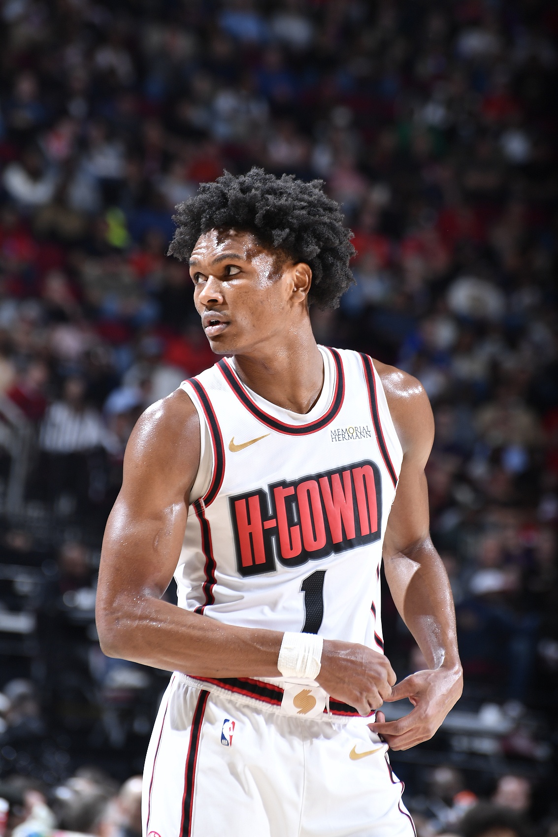  22歲51天！阿門單場(chǎng)至少攬15分5板5助5斷 火箭隊(duì)史最年輕！