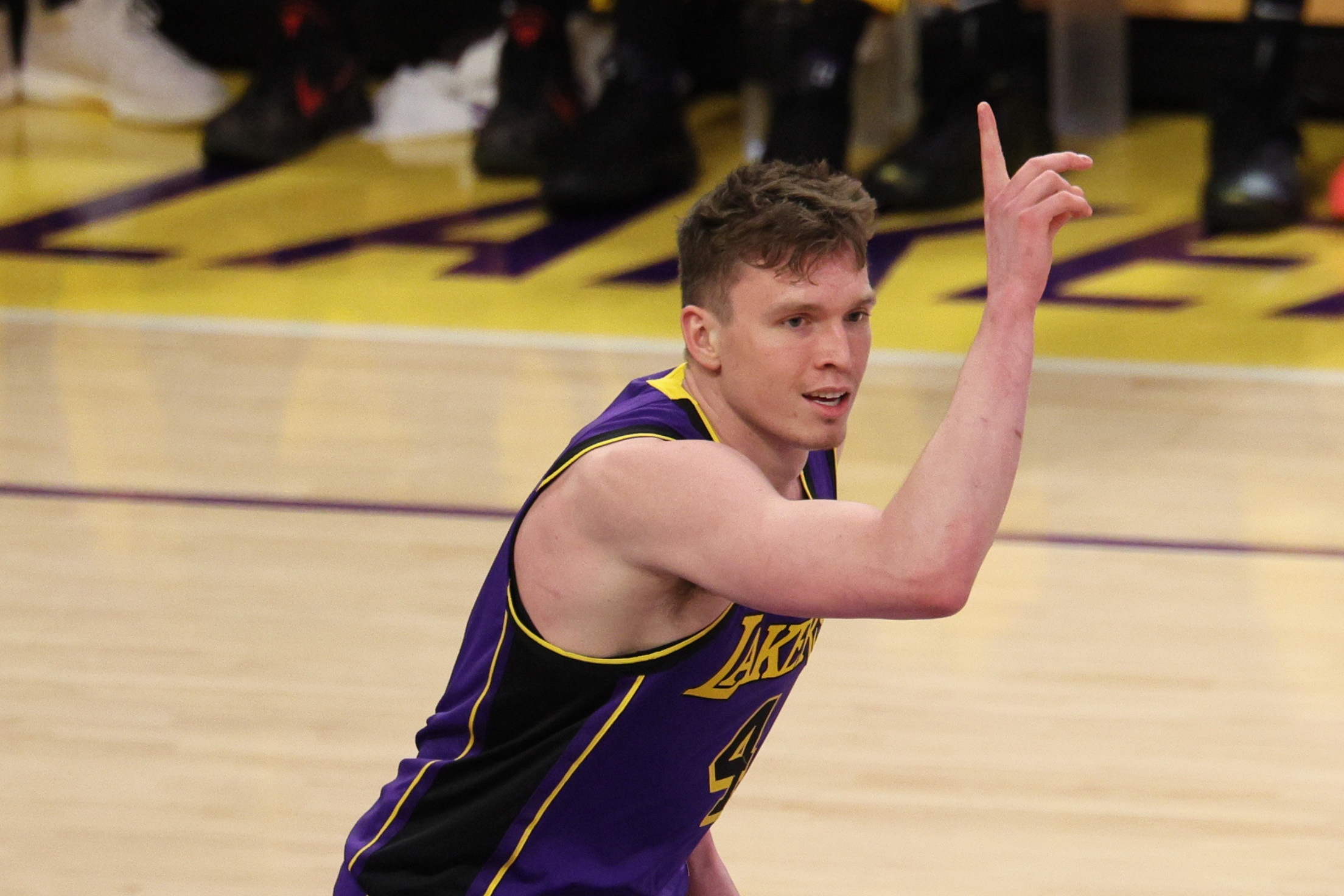  未來(lái)可期！克內(nèi)克特多次30+5三分+0失誤 湖人隊(duì)史首位新秀