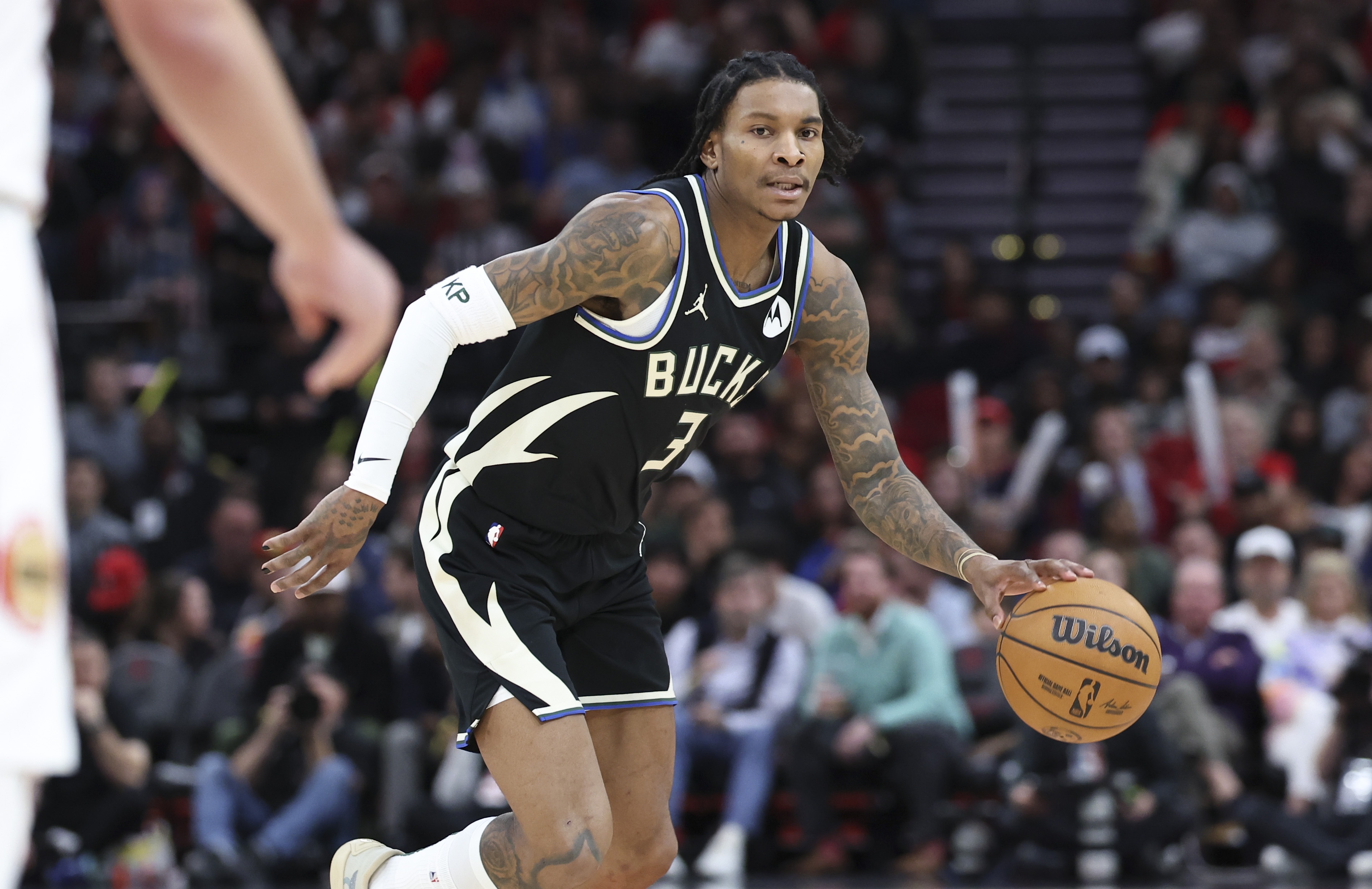  亂戰(zhàn)的神！小凱文-波特半場4記三分砍15分1板1助2斷 第二節(jié)9分