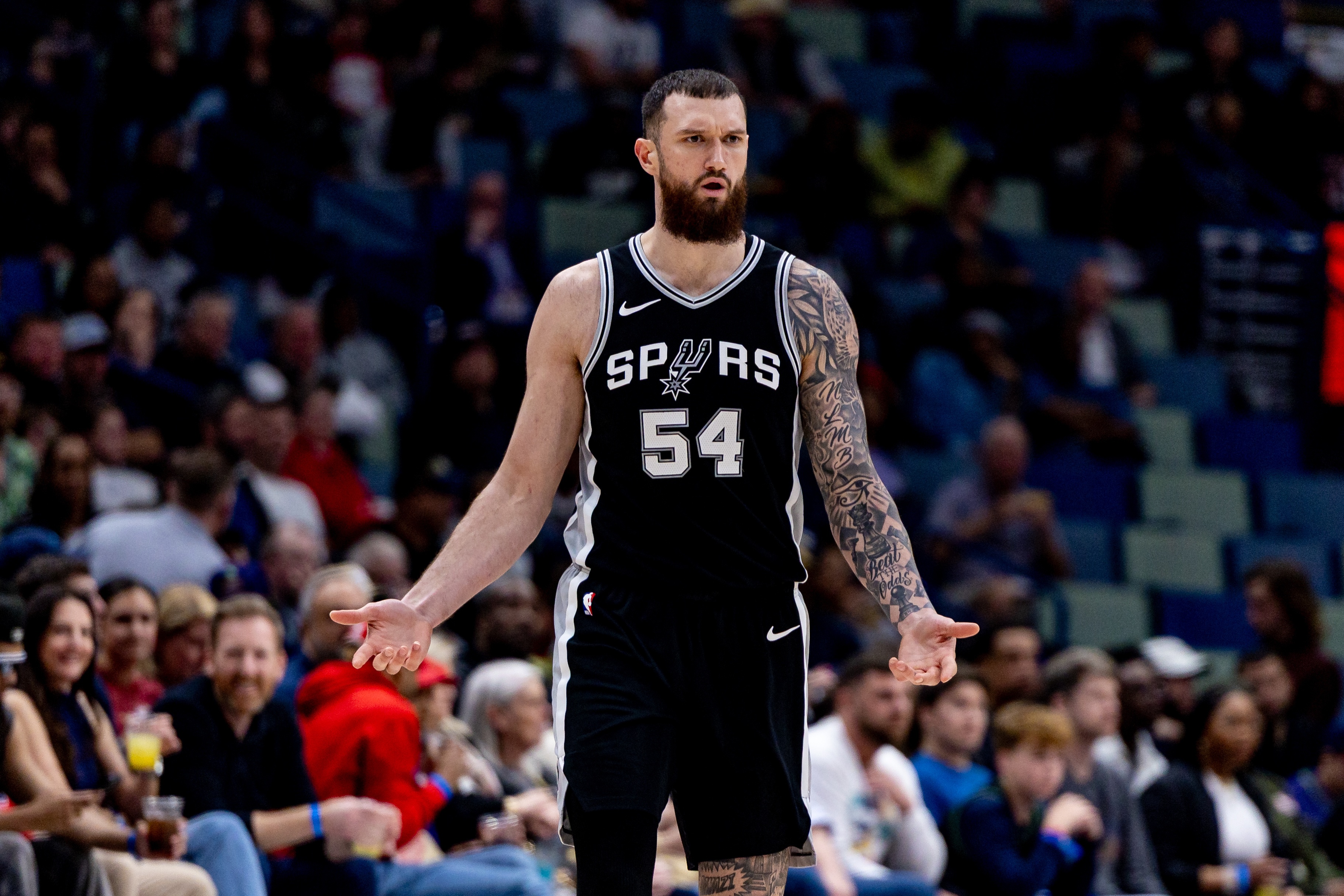  穩(wěn)定可靠！馬穆凱拉什維利9投4中得13分6板1助1蓋帽