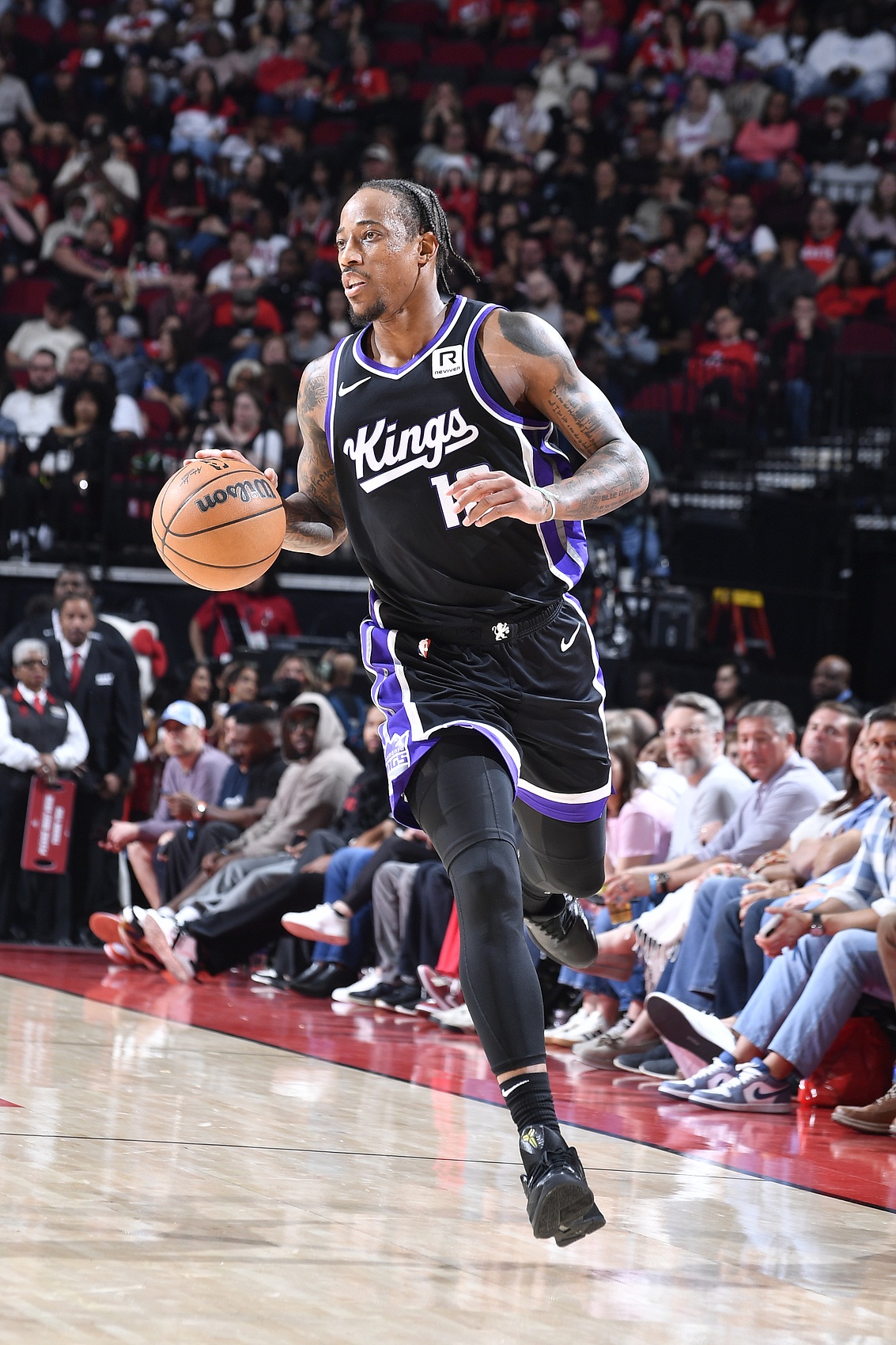  挺全面！德羅贊半場6中2得9分3板 組織不錯送出6次助攻