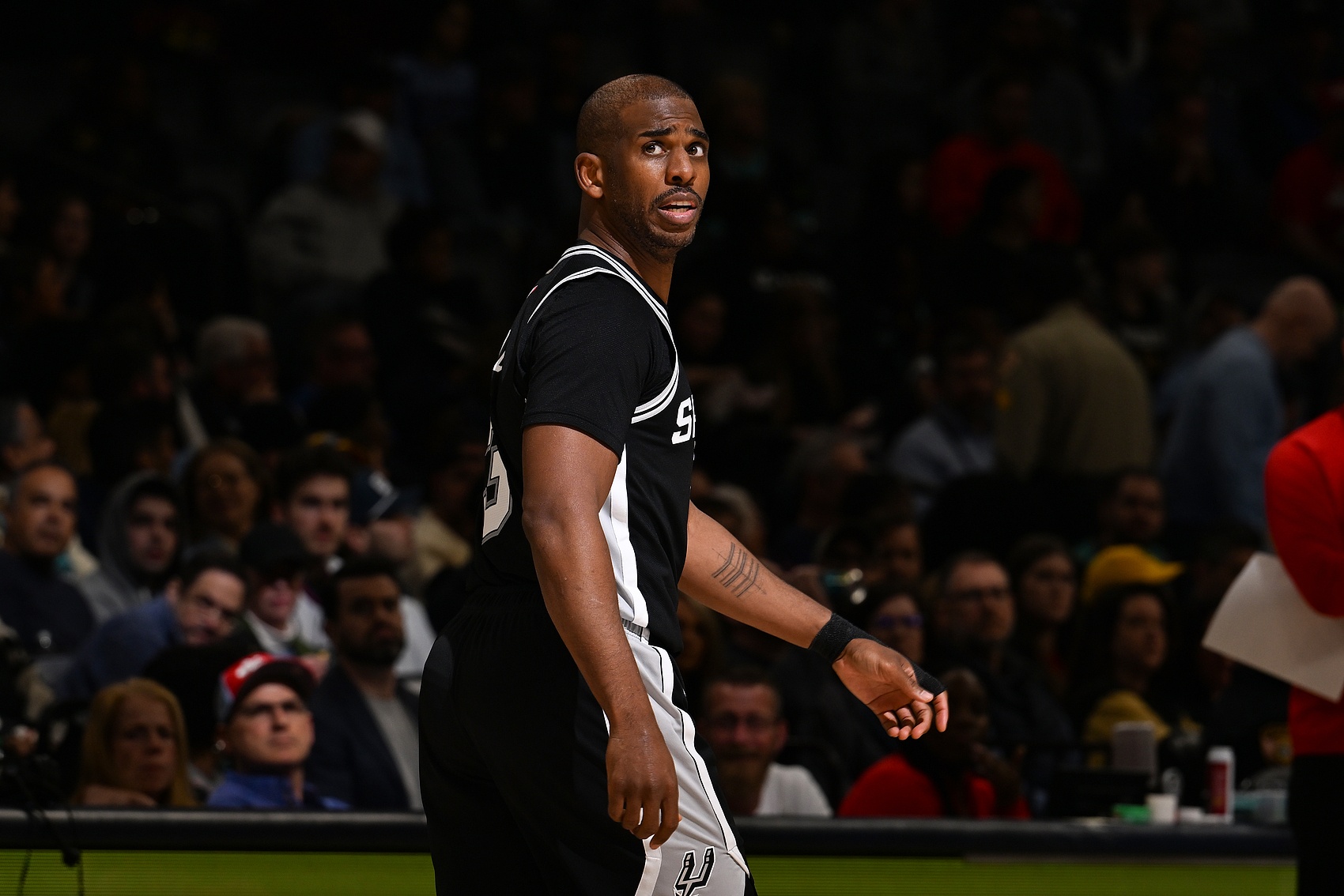  正負值-21最低！保羅半場2記三分拿到6分2助出現(xiàn)3失誤