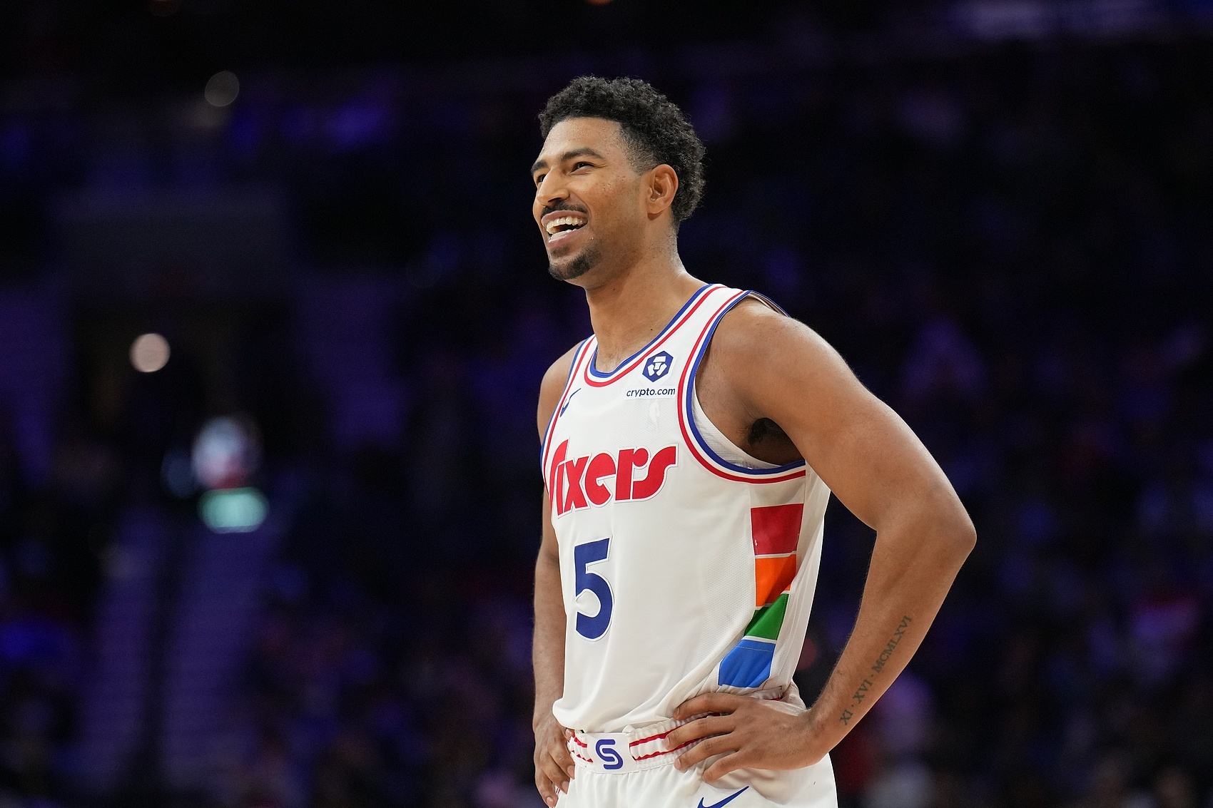  打得還行！格萊姆斯13中6&三分9中4拿到25分 最后連續(xù)罰球穩(wěn)健