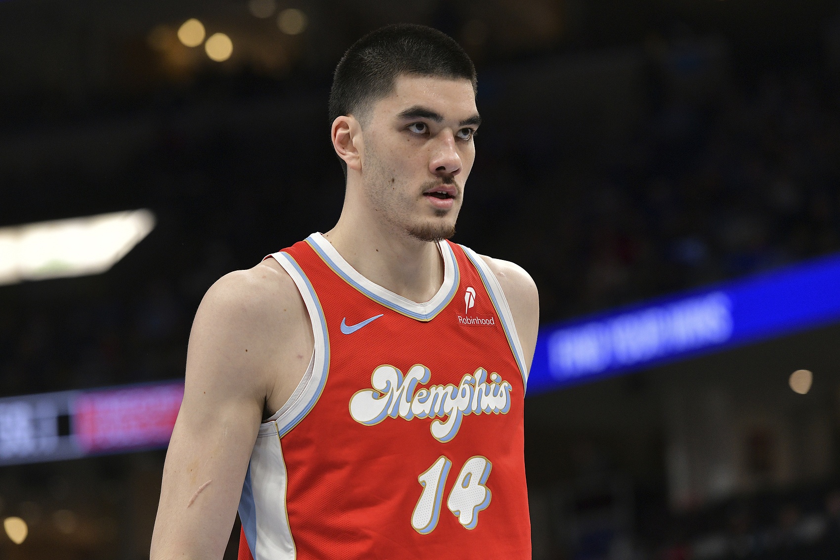  有高度優(yōu)勢！埃迪10中7高效拿下14分11板2助1斷3帽 5前場板