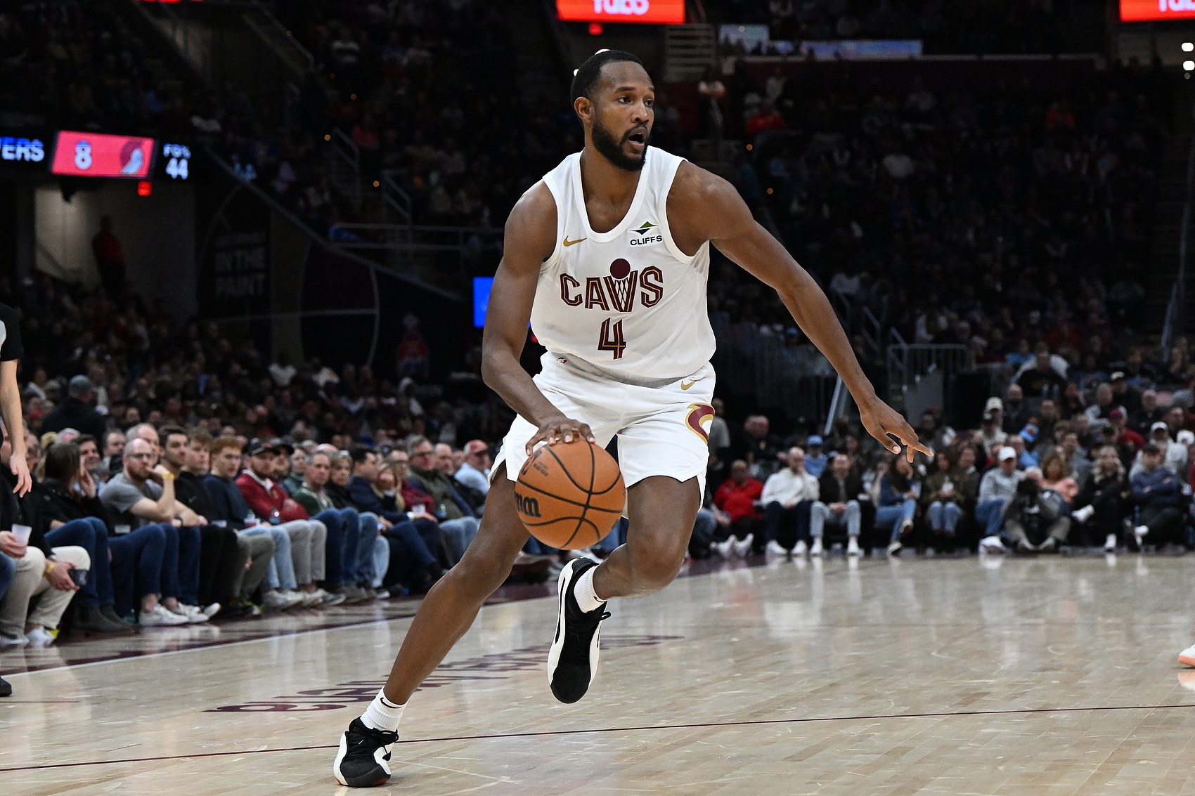  還要多練罰球！莫布里16分13籃板穩(wěn)定貢獻兩雙&罰球7中2