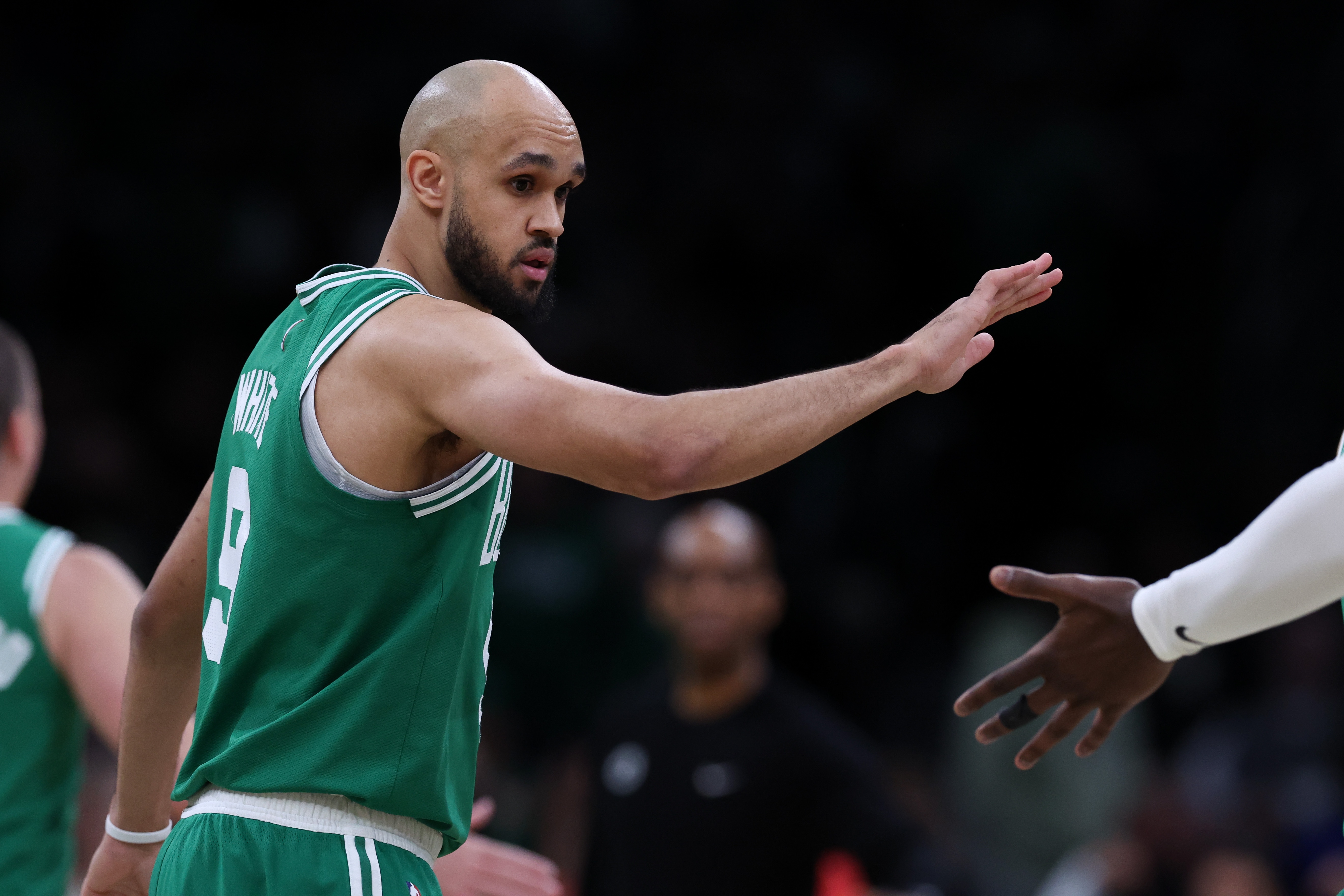  攻防一體！德里克-懷特半場三分7中5得16分3板2助1斷2帽