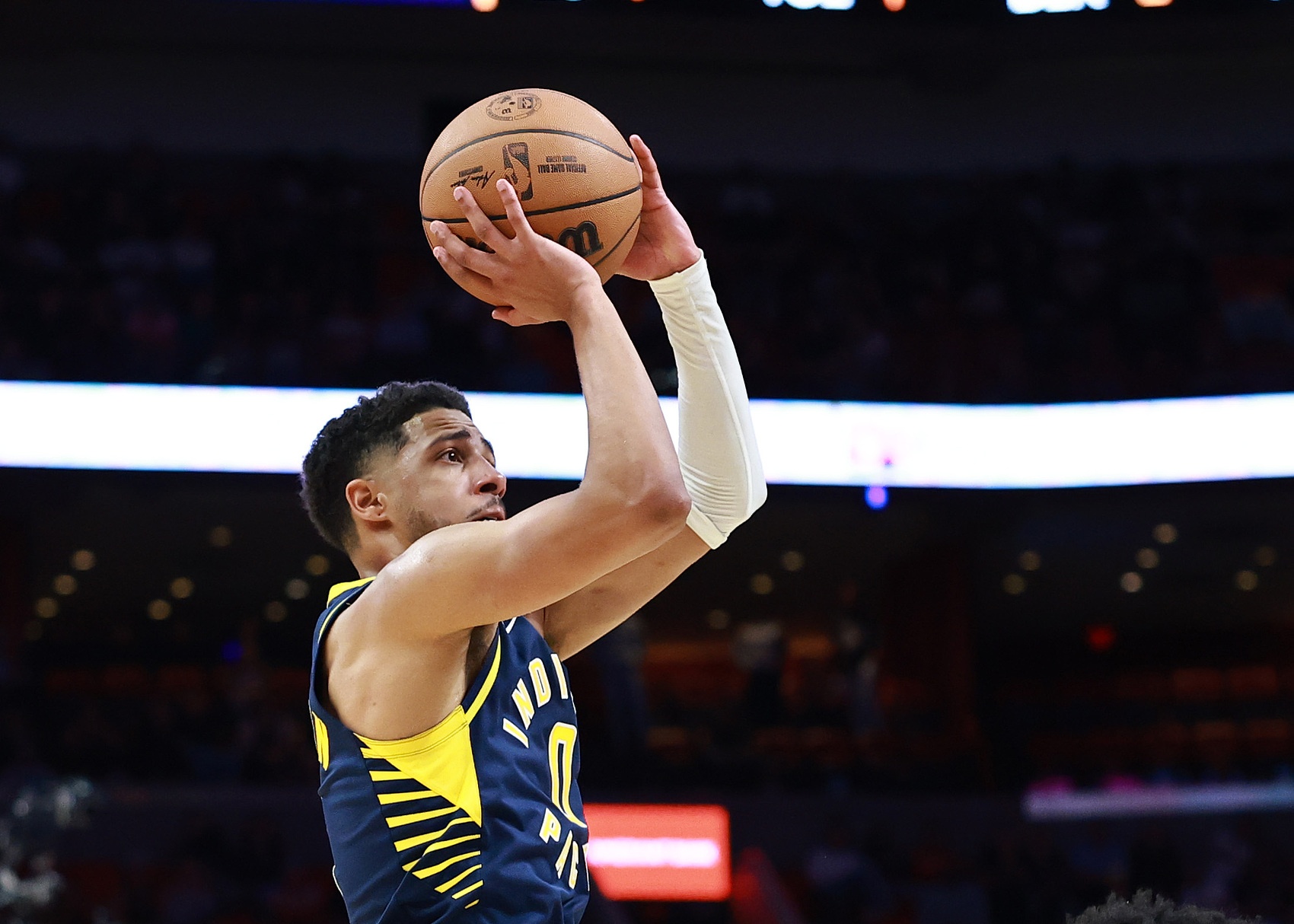  今天先攻了！哈利伯頓首節(jié)三分5中3得到9分3板2斷 沒有失誤