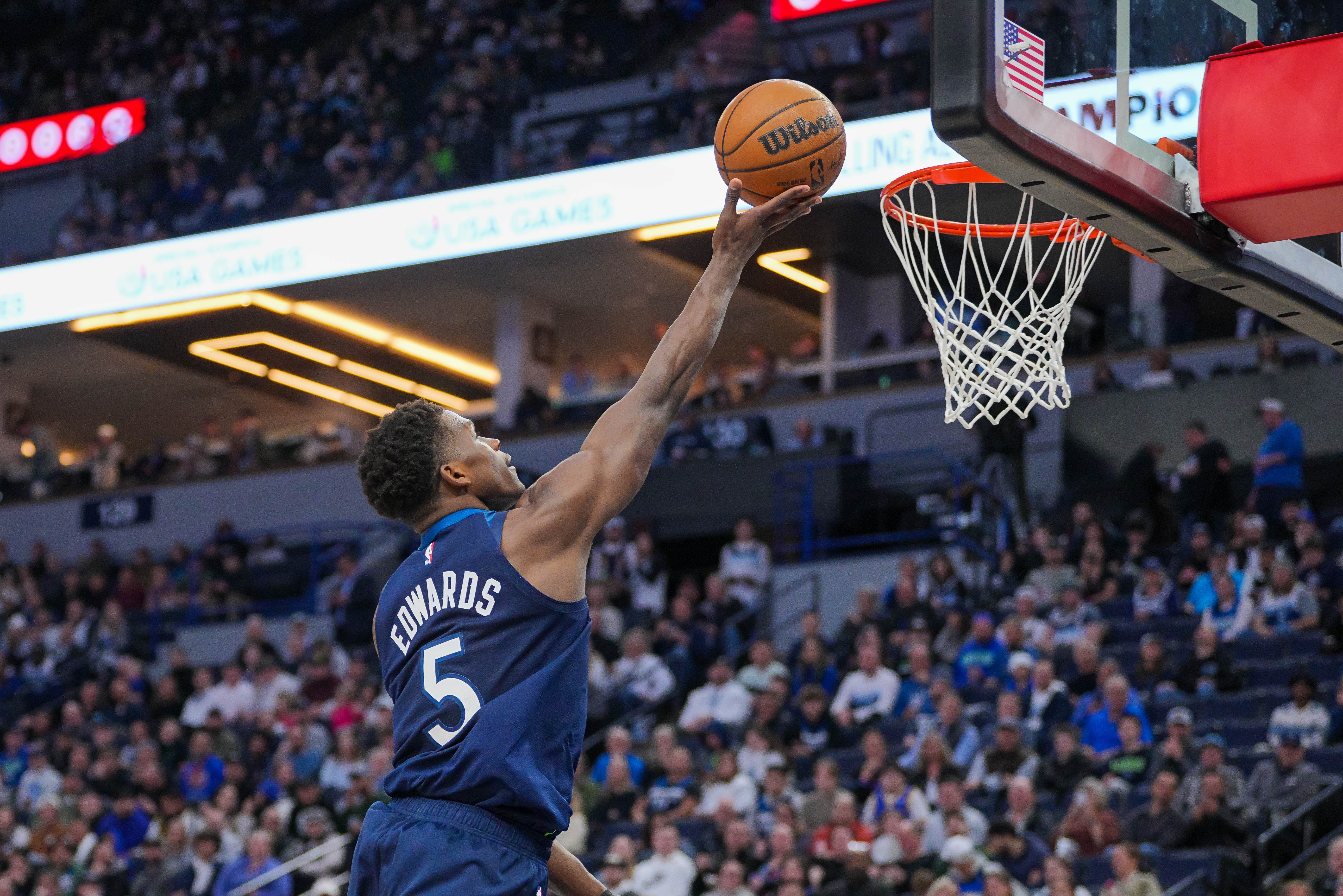  球球強(qiáng)勢(shì)回應(yīng)！愛德華茲22投10中砍下29分4板6助