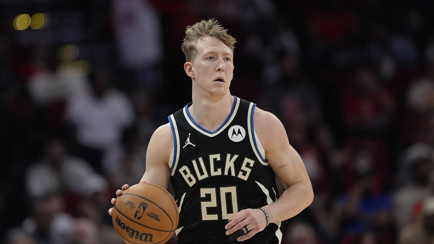  密爾沃基小伯德！AJ-格林三分9中6拿到18分 正負(fù)值+22