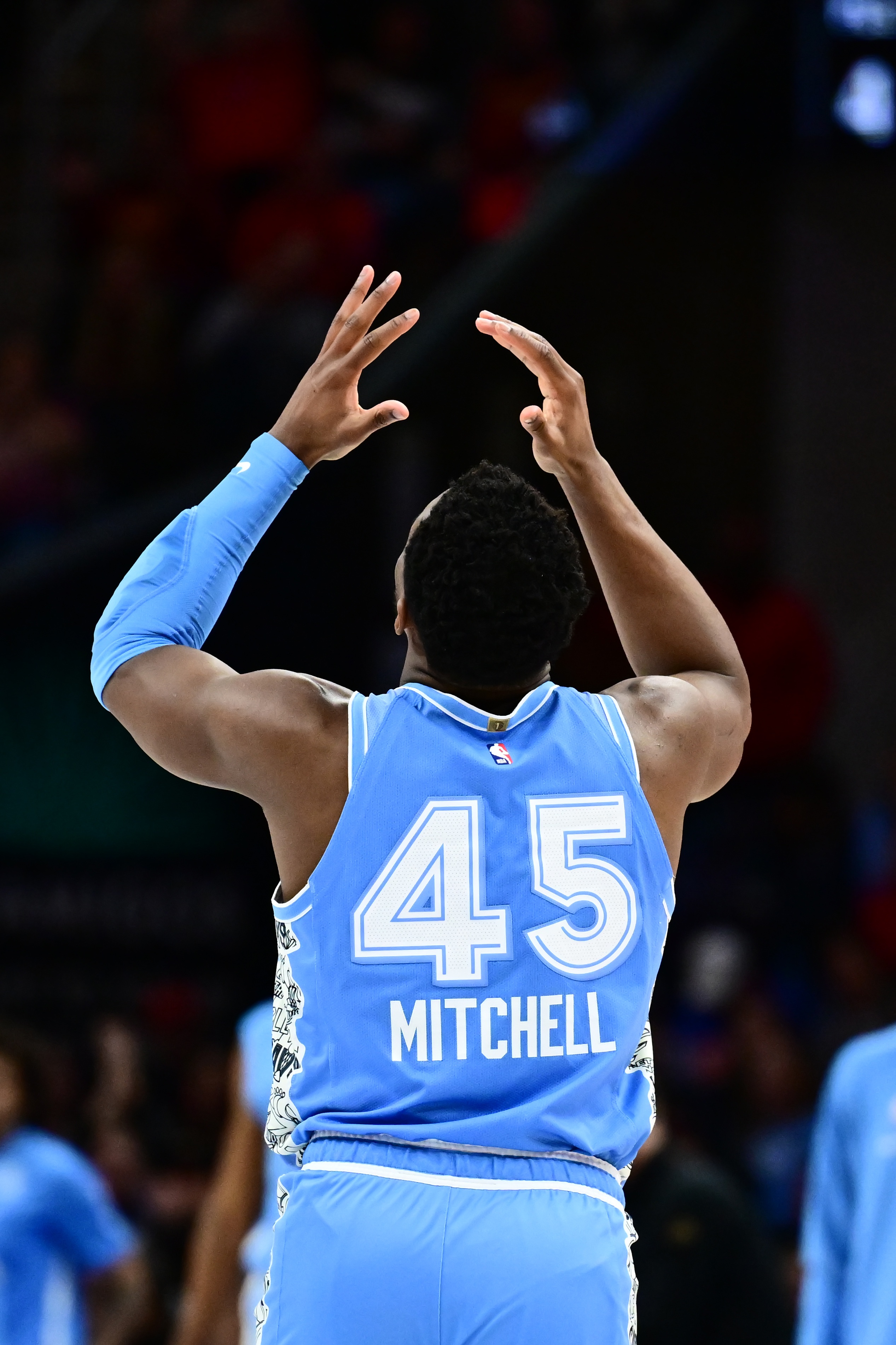  攻不進守不??！騎士三節(jié)讓太陽拿到98分 落后19分之多