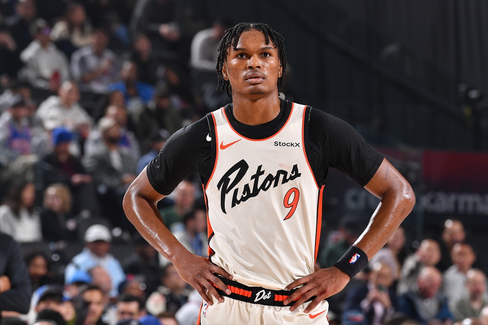  硬漢就是你！奧薩爾內(nèi)線10中7砍下14分6板2斷1帽&拼下3前場(chǎng)板