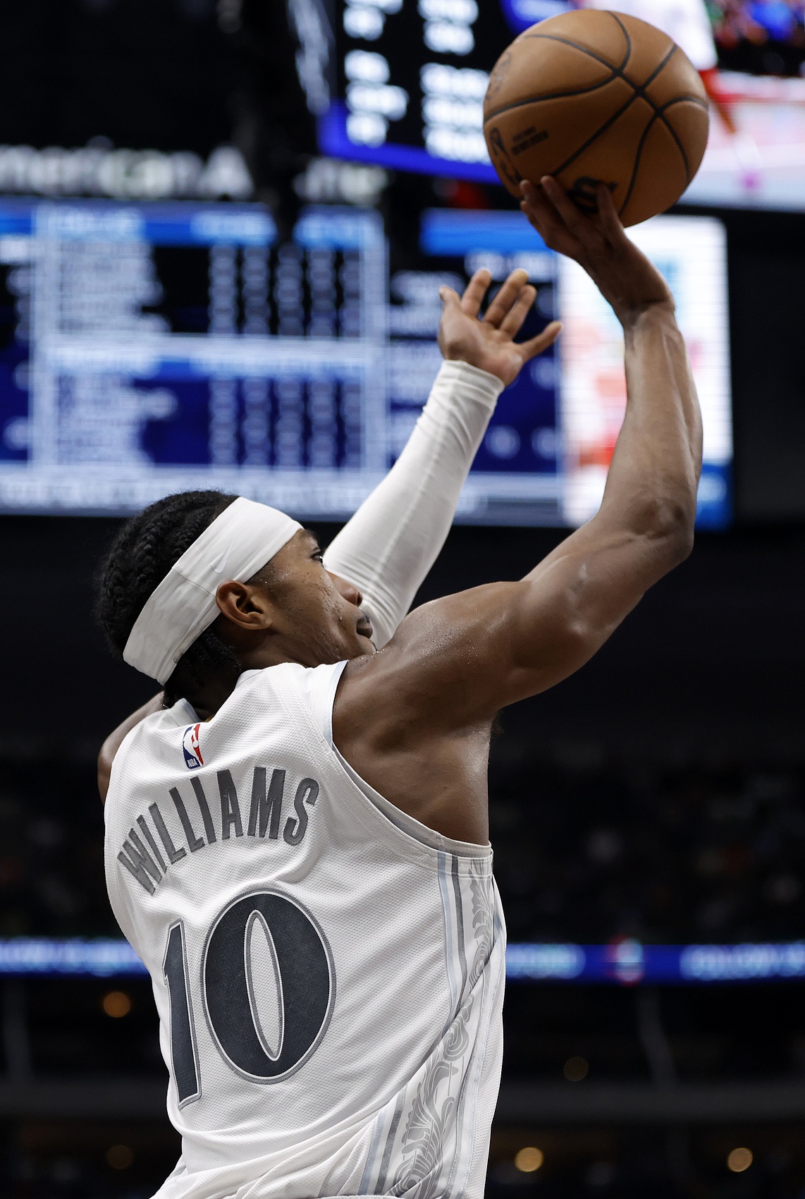  火線復(fù)出！布蘭登-威廉姆斯12中6得19分3板6助2斷