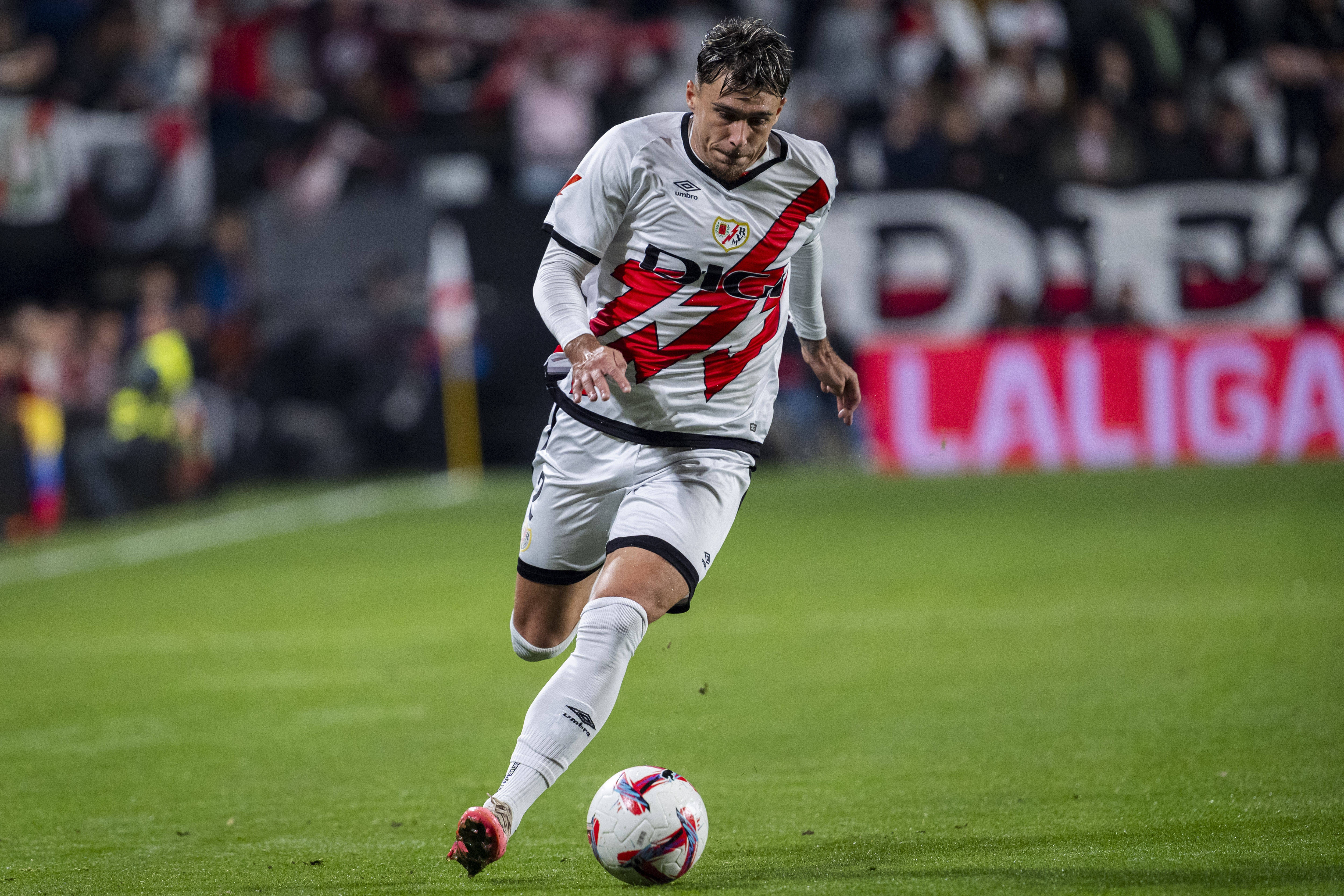  每體：巴薩有意拉蒂烏，巴列卡諾要求付2500萬(wàn)歐解約金