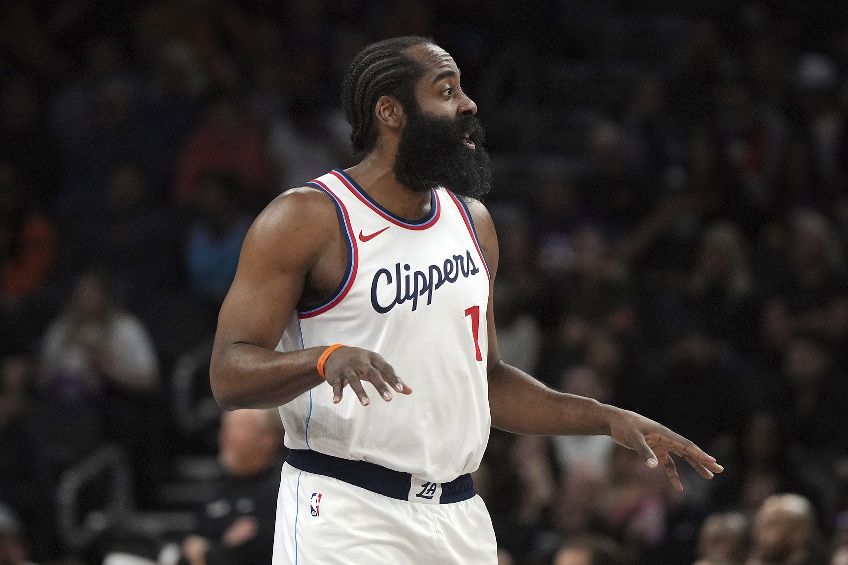  打得可以！哈登半場(chǎng)10中4拿到15分3板4助1斷 正負(fù)值+11