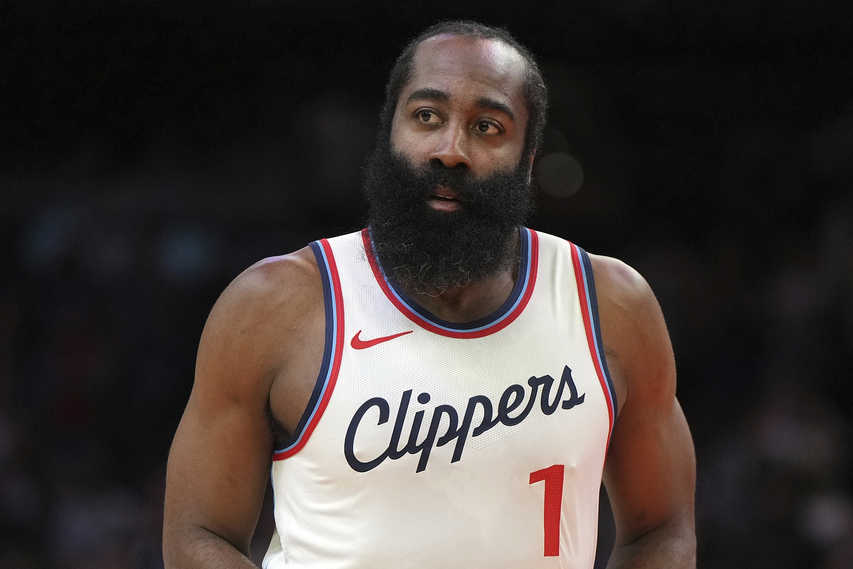  效率不算高！哈登半場(chǎng)10中3拿到15分2板5助 首節(jié)11分