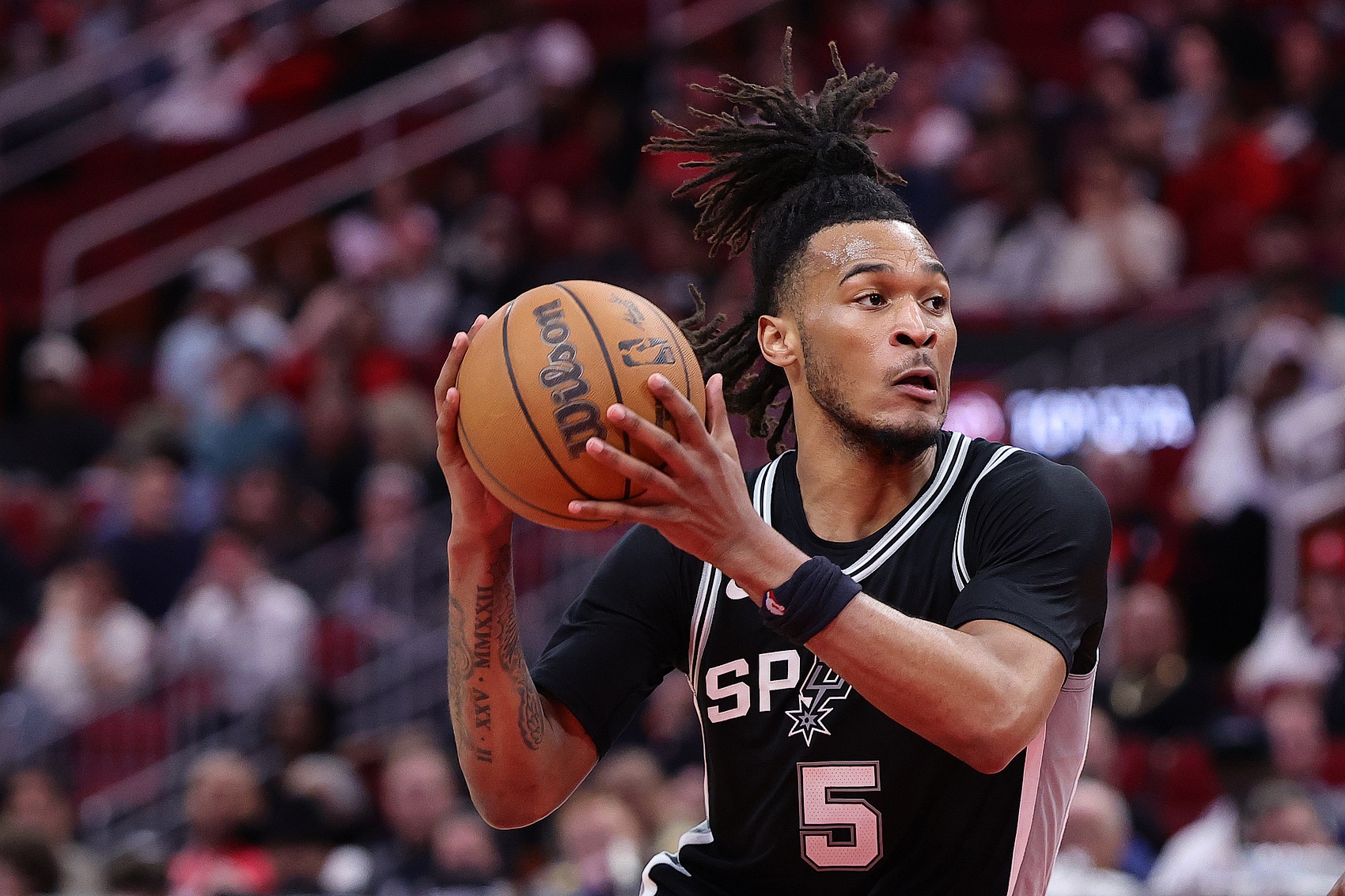  全民皆兵仍輸球！馬刺13人全部登場8人得分上雙 卡斯?fàn)?6分