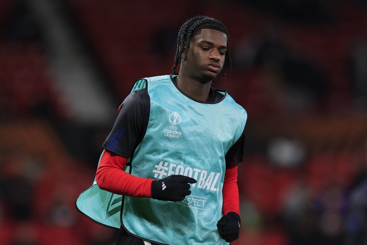  18歲172天，海文成為曼聯(lián)自拉什福德后歐戰(zhàn)淘汰賽首發(fā)最年輕球員