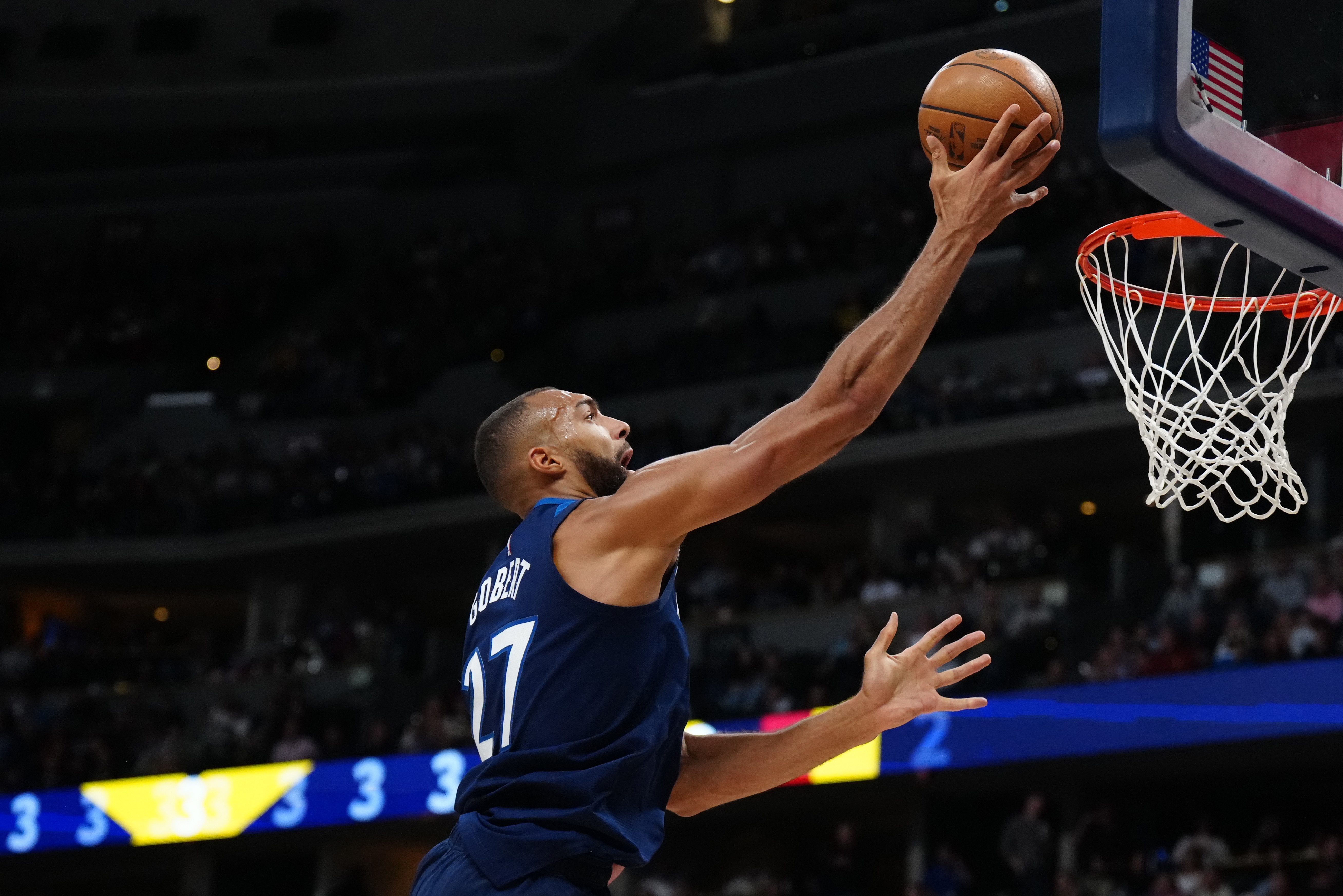  正負(fù)值+34冠絕全場！戈貝爾5中4拿到15分11板3助3斷 罰球8中7