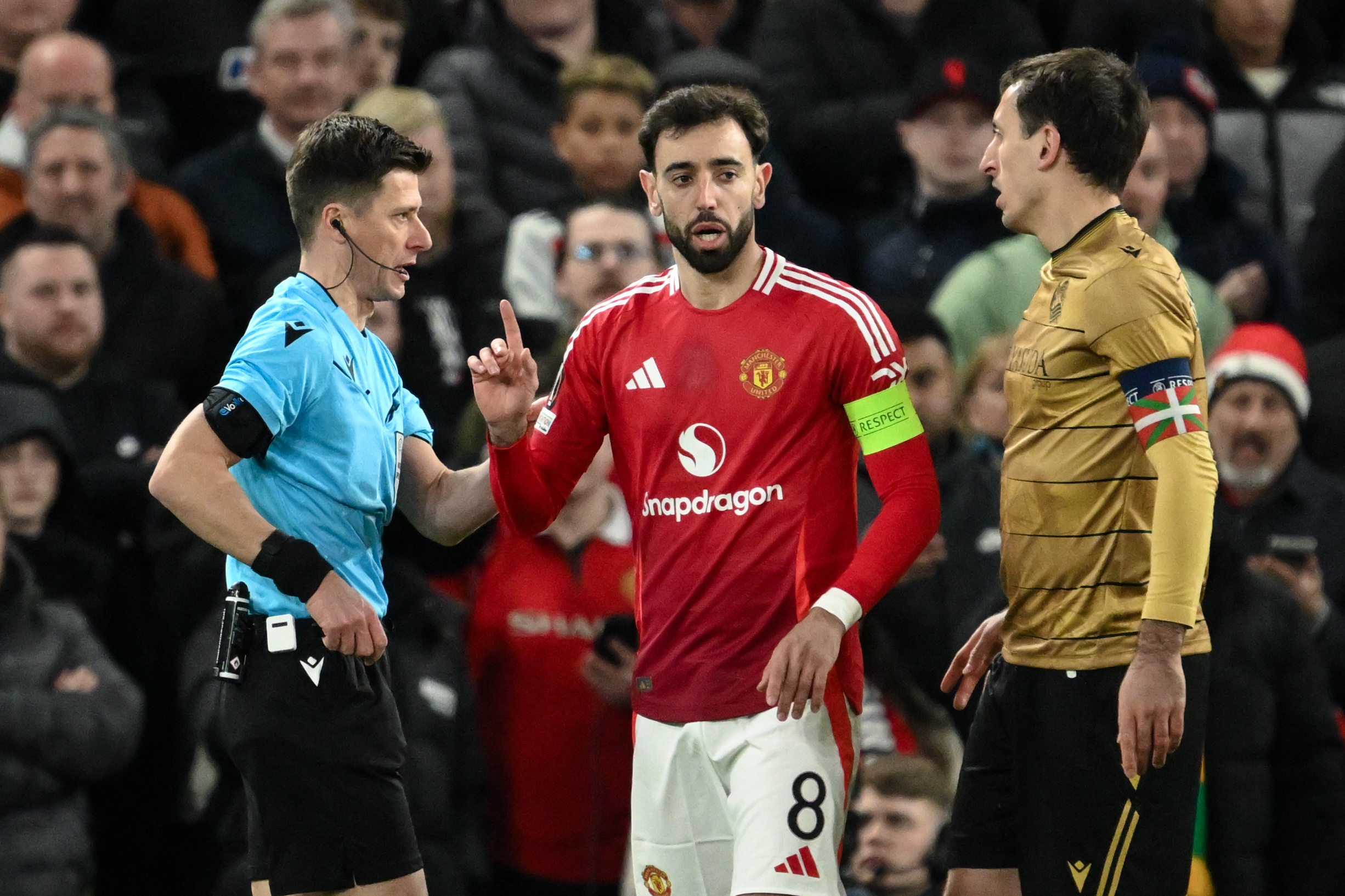  曼聯(lián)vs皇社3點(diǎn)1紅！西媒：主裁將被停哨，歐足聯(lián)認(rèn)為他有3次大錯