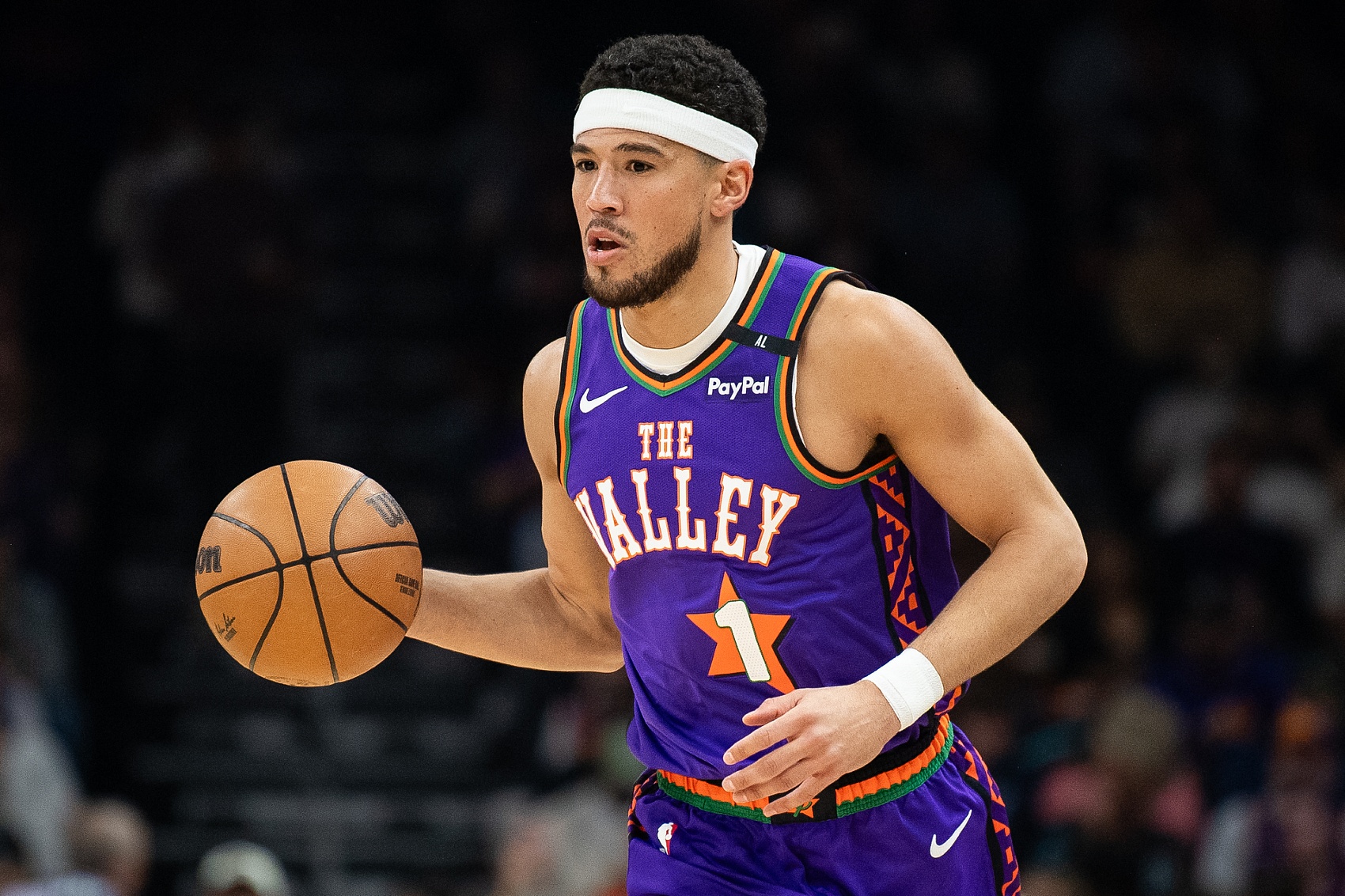  球隊大腦！布克17中8拿到22分4板13助1斷