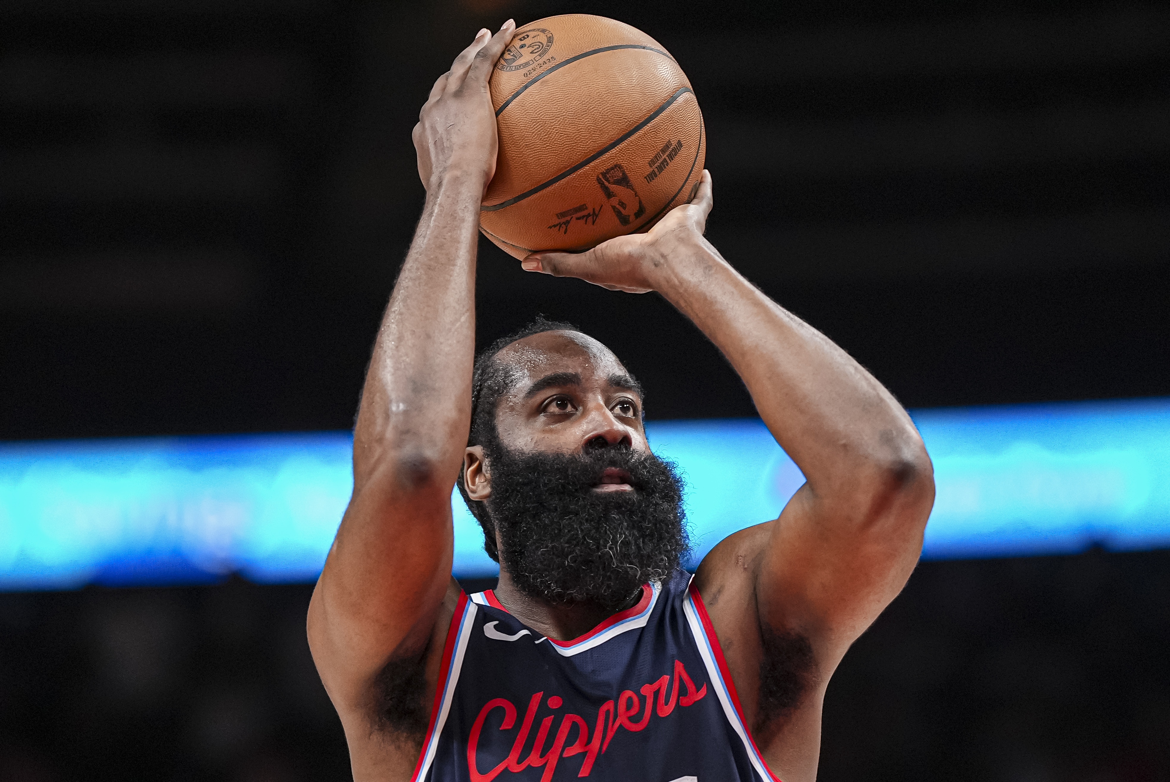  扛著球隊(duì)前進(jìn)！哈登上半場7投5中&三分6中4 得到18分1板5助1帽