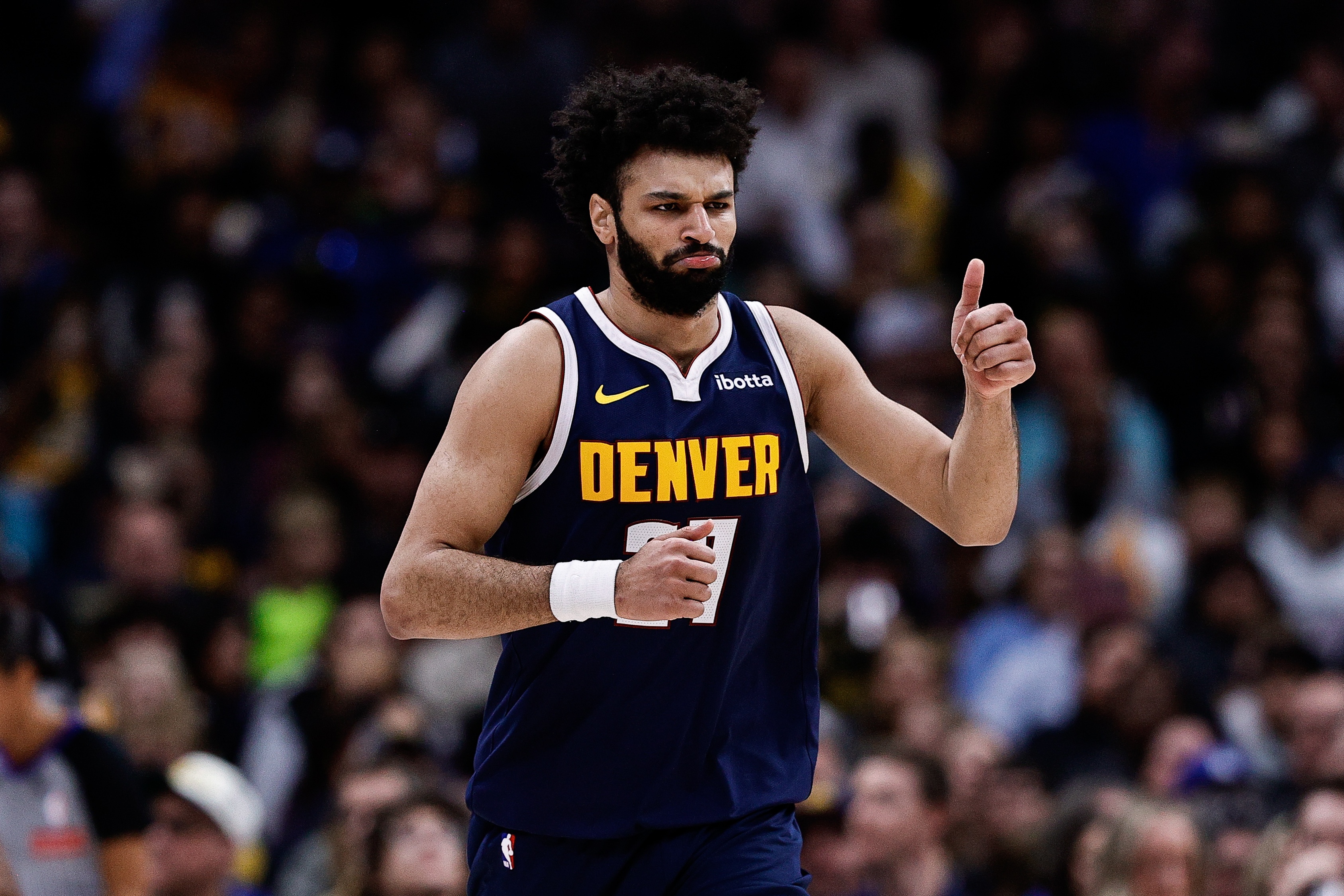  火力全開(kāi)！穆雷半場(chǎng)15中7&三分2中1砍下17分 送出4次助攻