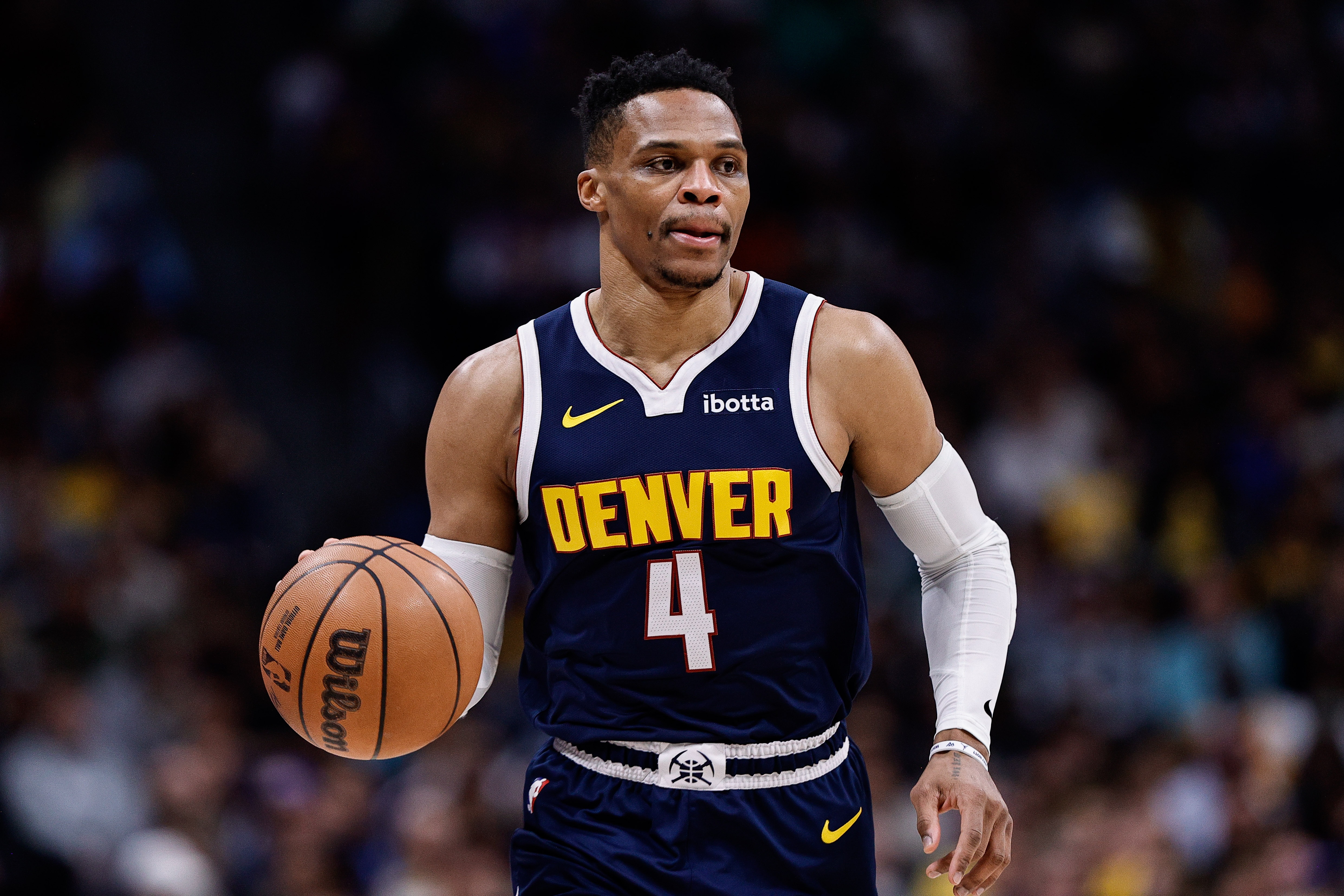  不穩(wěn)！威少13投6中得18分4板4助3斷 但出現(xiàn)了9次失誤