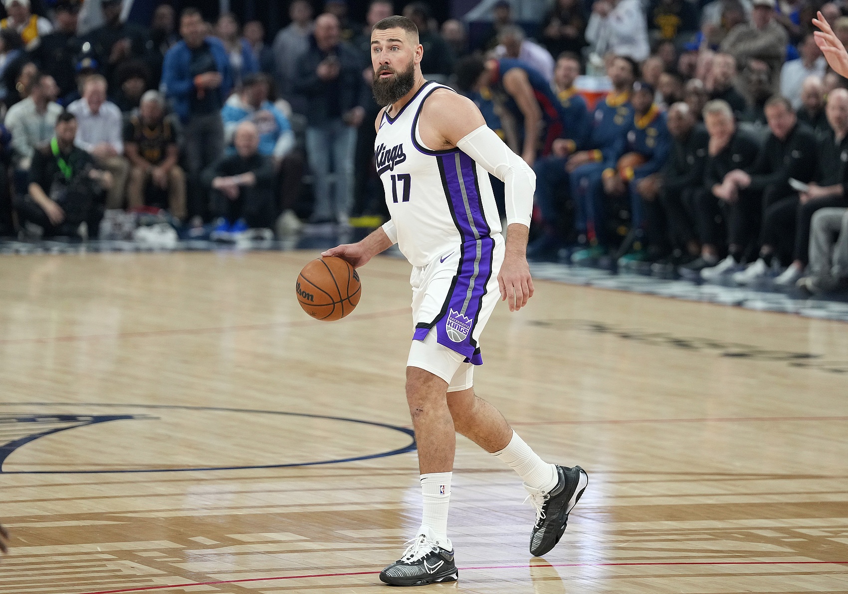  找不到筐！瓦蘭丘納斯半場(chǎng)5中1得4分6板1助 正負(fù)值-18最低