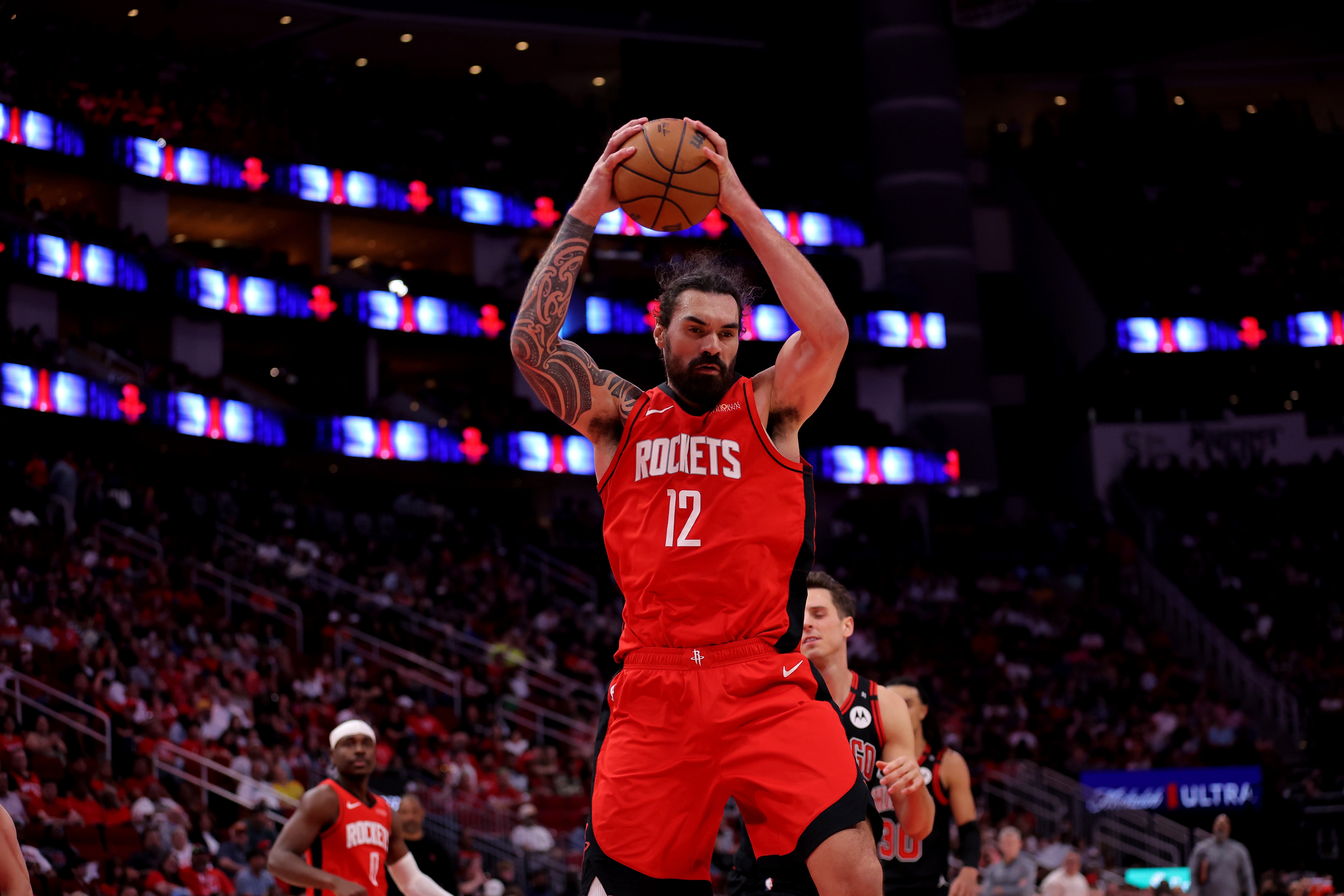  籃板怪獸！亞當(dāng)斯爆搶10進攻板 全場14分12板2助3帽