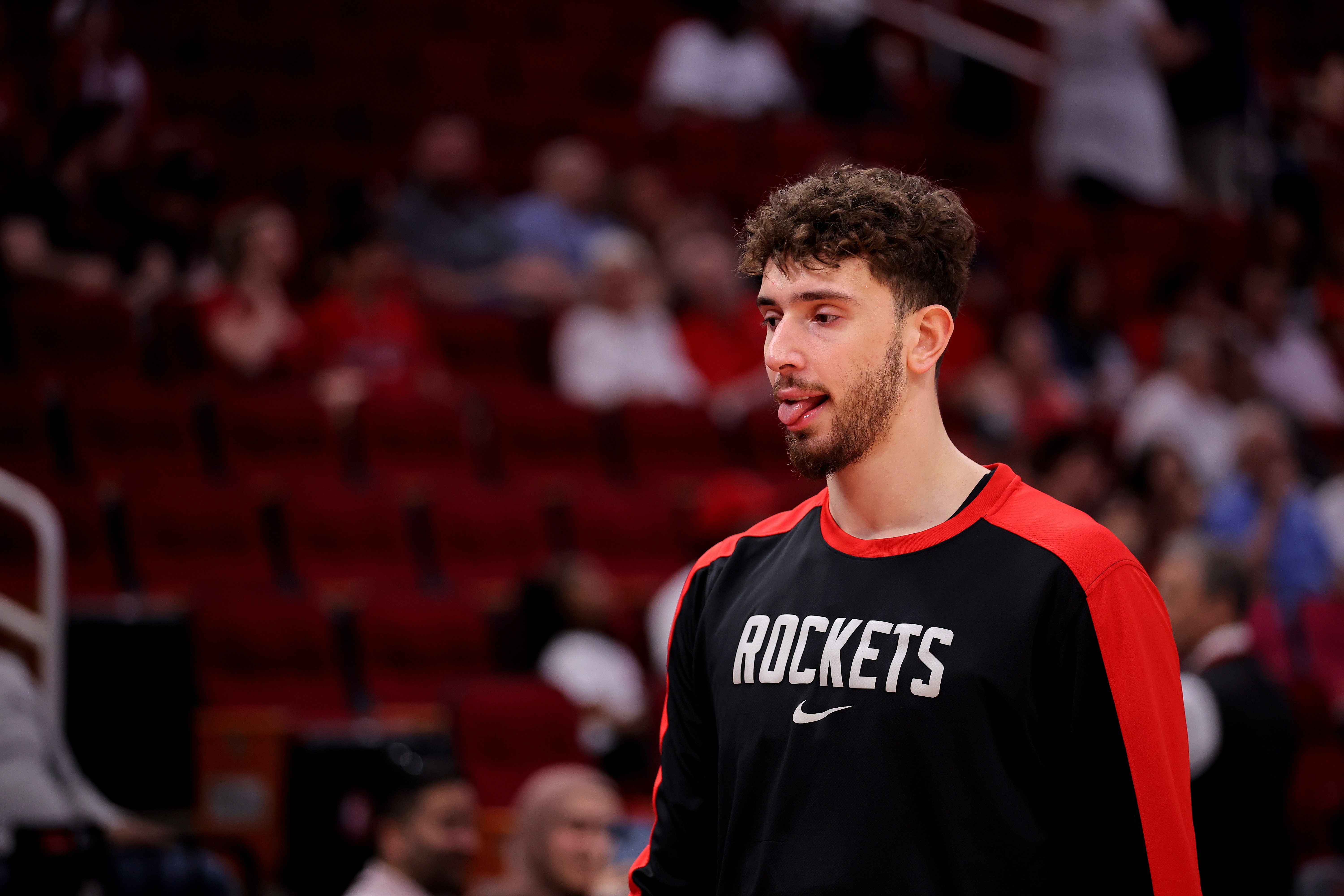  穩(wěn)定輸出！申京半場(chǎng)9中5拿到12分7板 罰球2中2