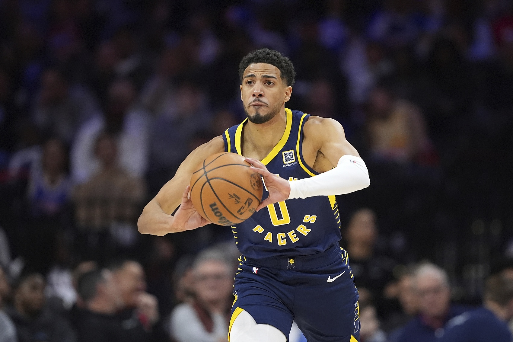  發(fā)球失誤造險(xiǎn)！哈利伯頓拿到16分8板12助 已連續(xù)10場拿到兩雙