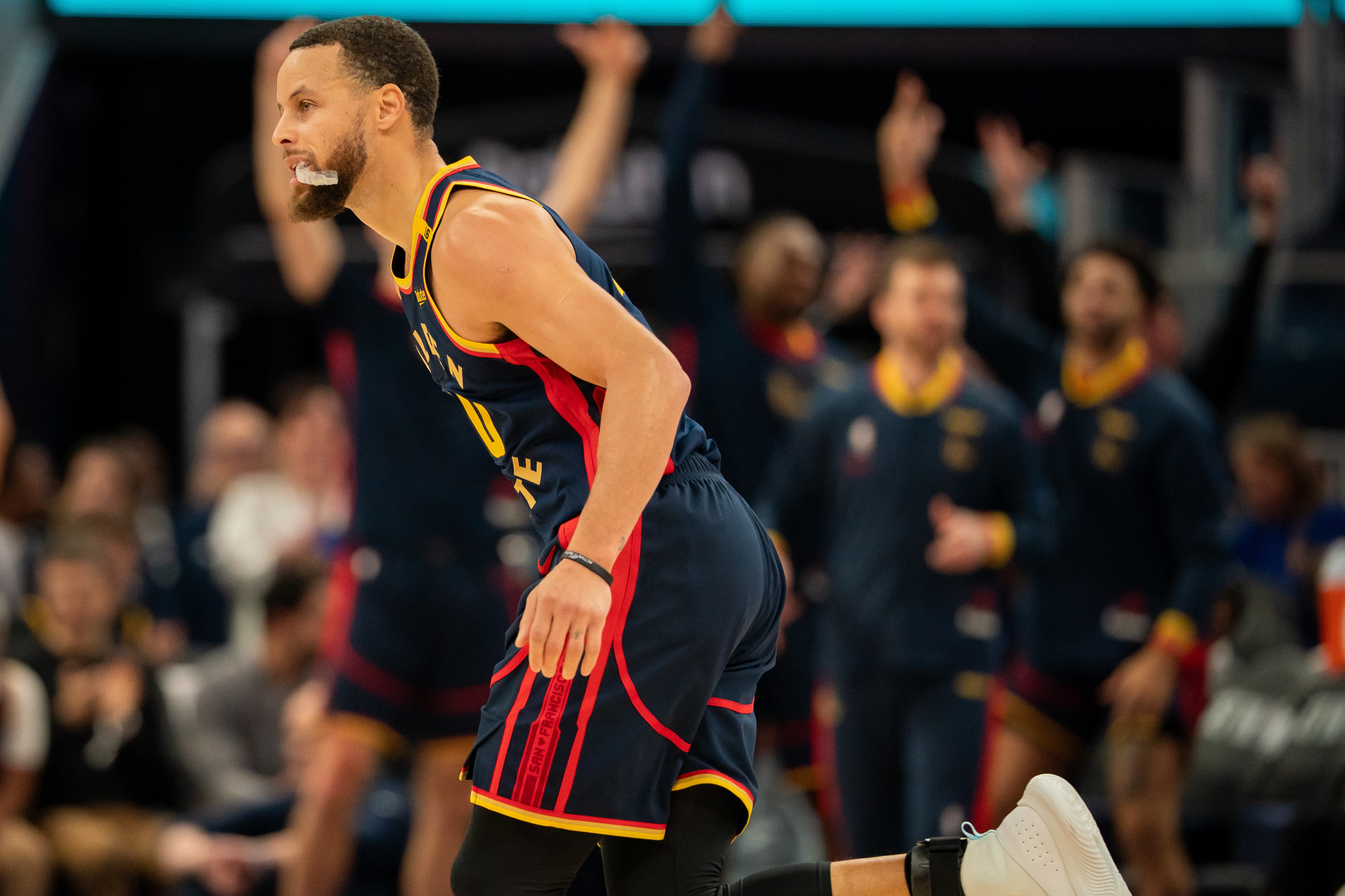  科爾：庫(kù)里是勇士文化的化身 他將競(jìng)技體育與快樂(lè)籃球完美融合