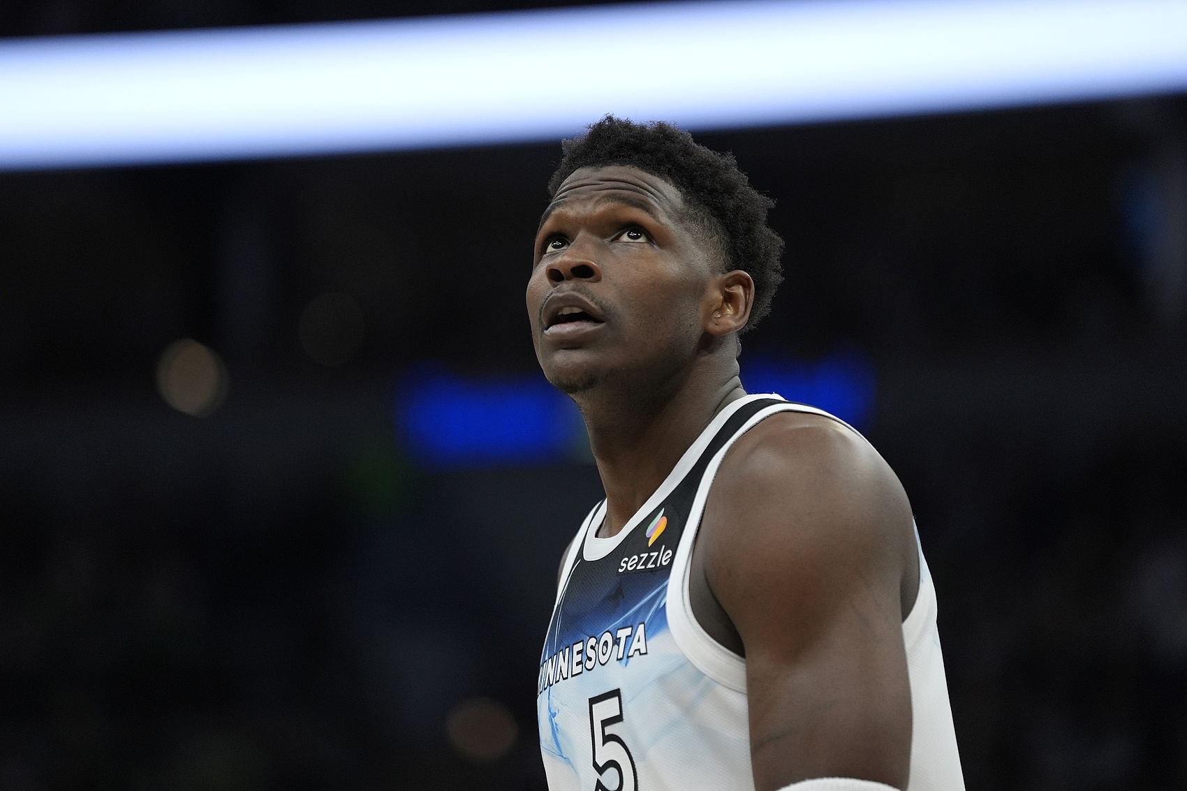  愛德華茲：沖突結(jié)束 不能再動手了 那就把勁兒都用到球場上