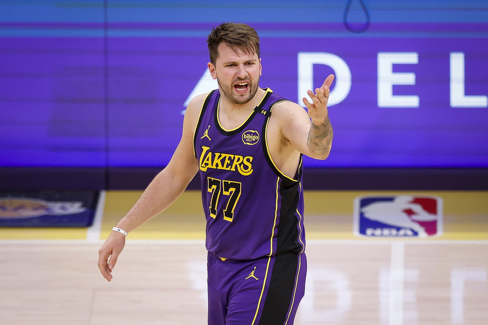  自帶體系！東契奇首秀以來湖人每百回合出手42.3次三分 同期第二