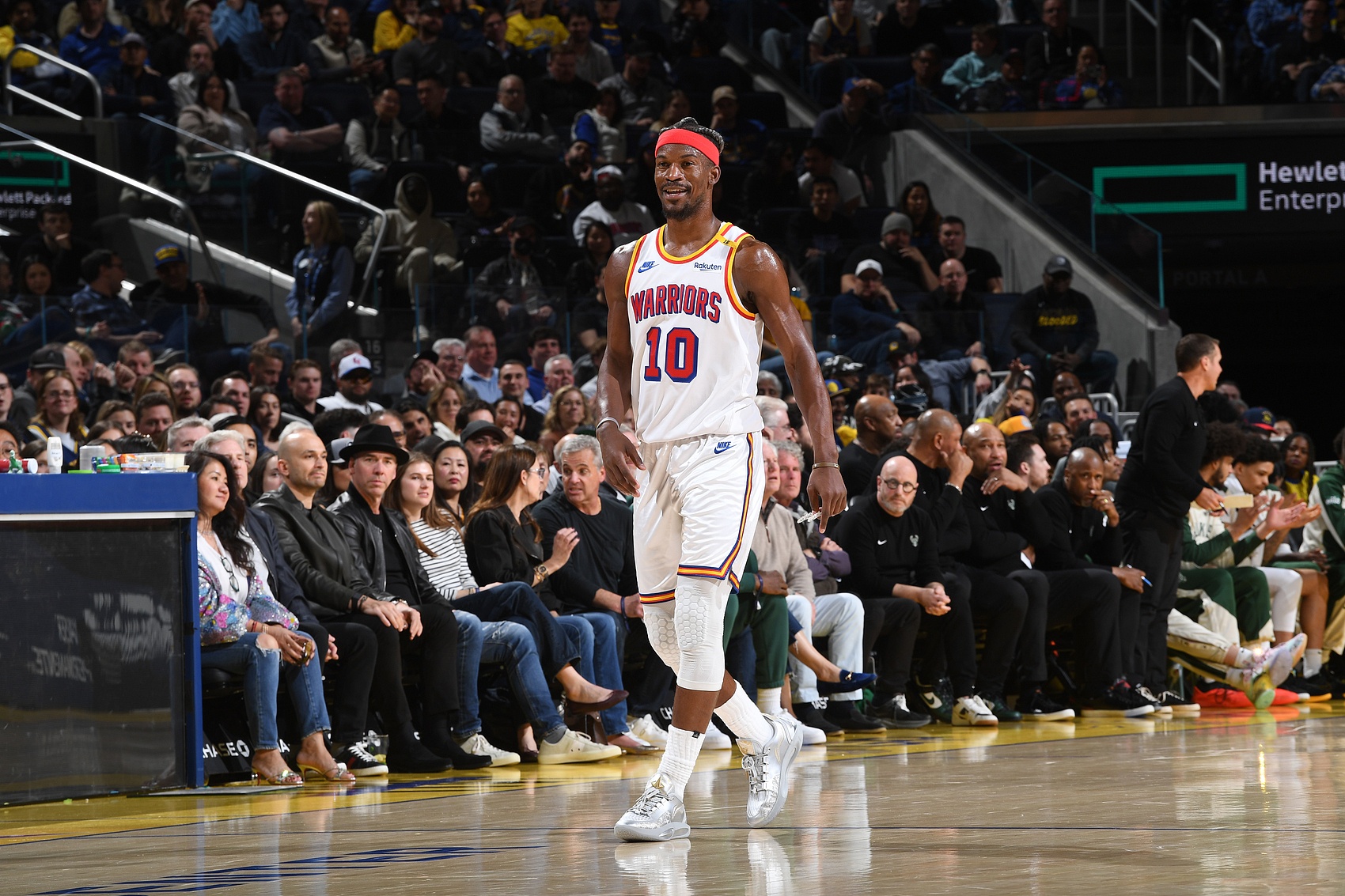  穩(wěn)定得分！巴特勒上半場(chǎng)8中4得14分1板4助 罰球6中6