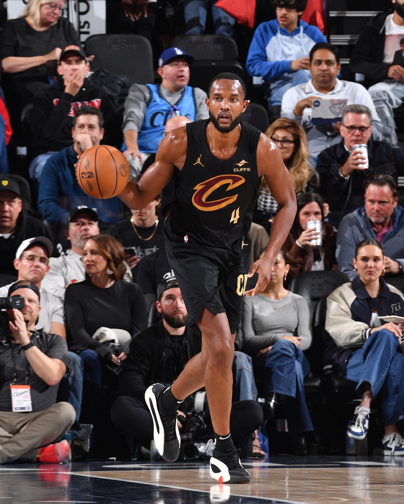  定海神針！莫布里內(nèi)外開花連得7分 單節(jié)6中5&三分1中1得到12分