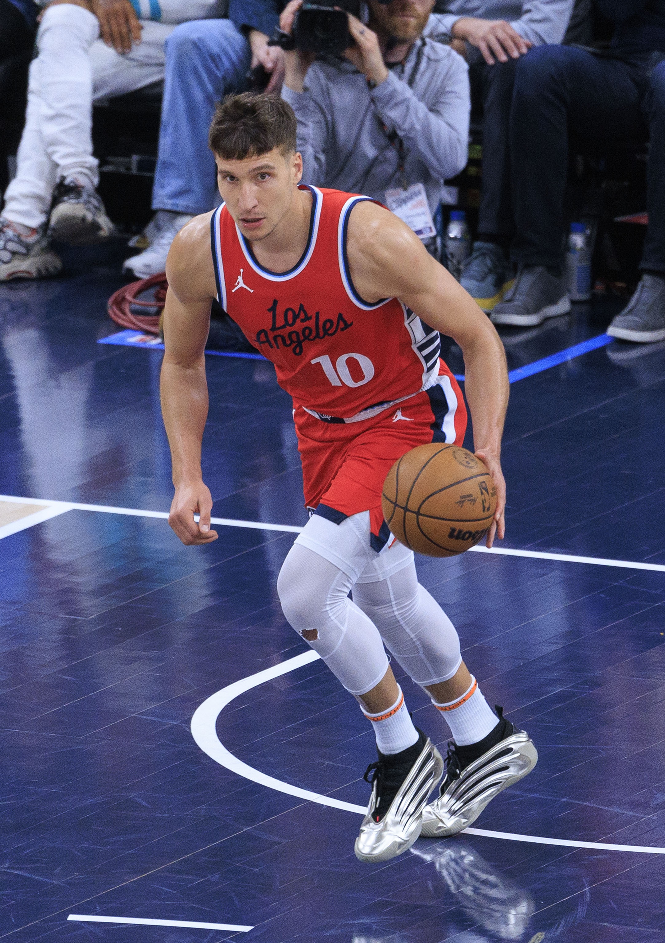  交易值了！博格丹三分5中4得16分3板5助 下半場(chǎng)首發(fā)改變局勢(shì)