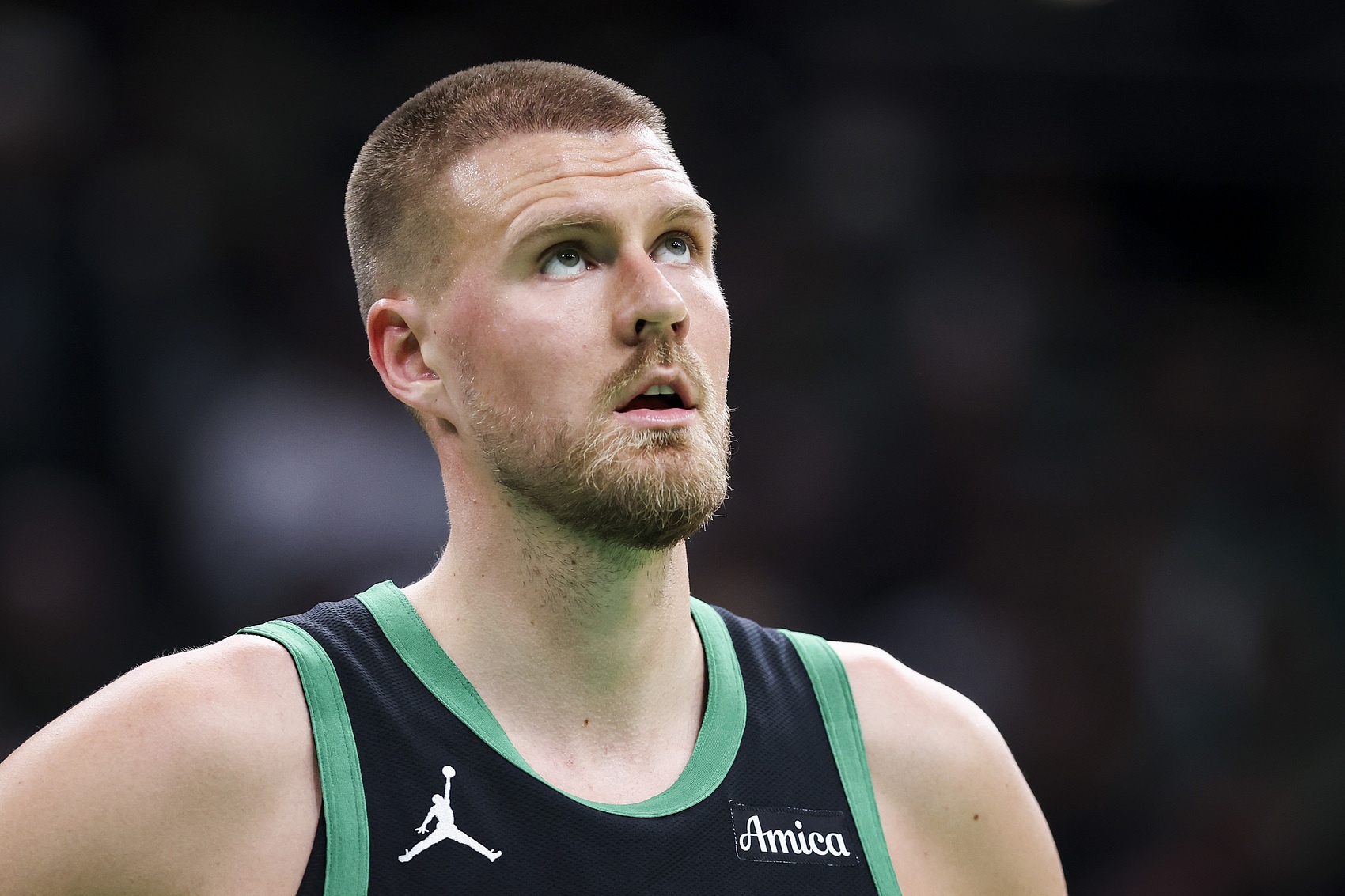  簡(jiǎn)單高效！波爾津吉斯首節(jié)8分鐘三分3中2砍下10分3籃板3助攻